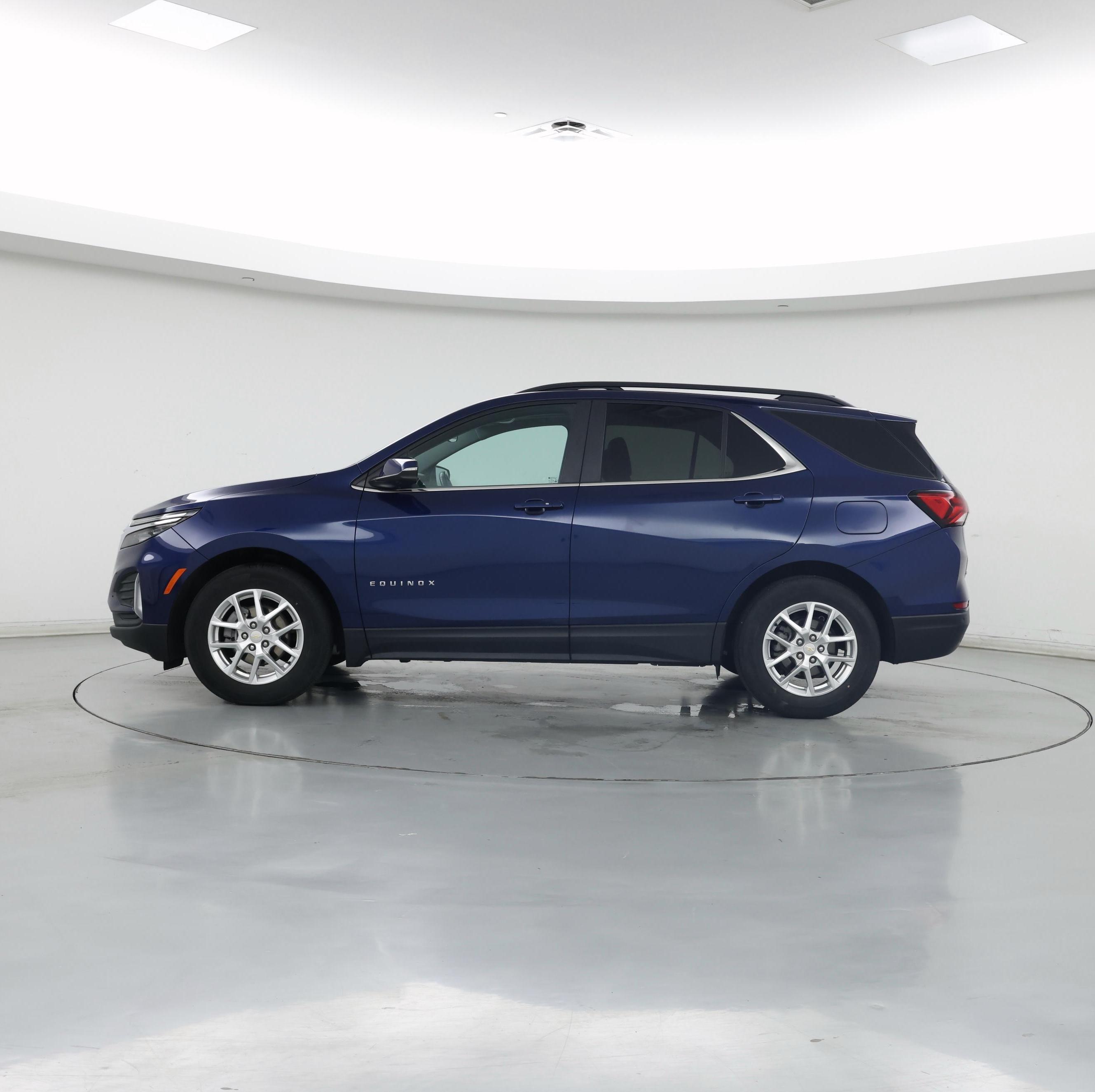 Thumbnail: 2022 Chevrolet Equinox - 3