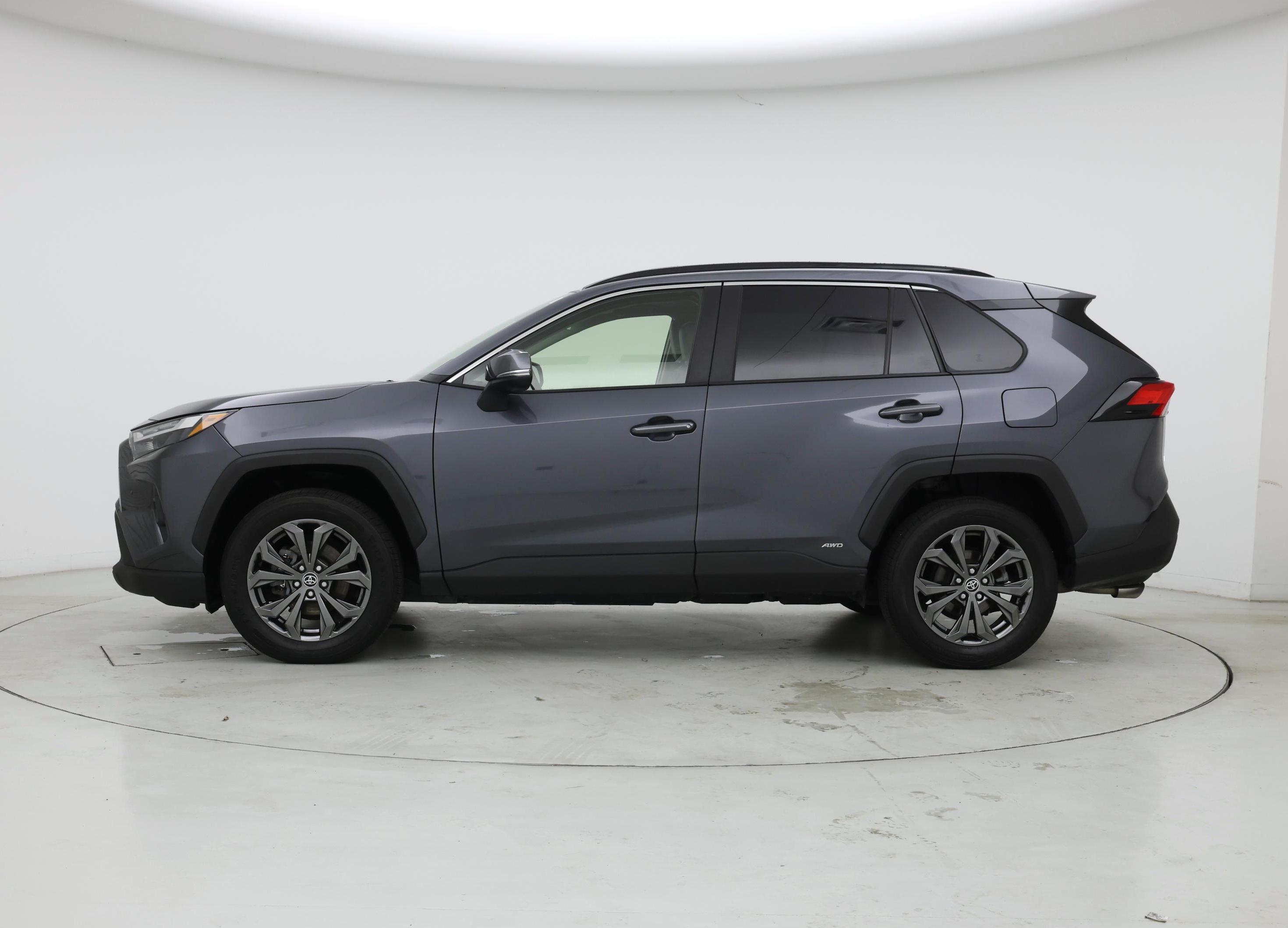 Thumbnail: 2022 Toyota RAV4 - 3