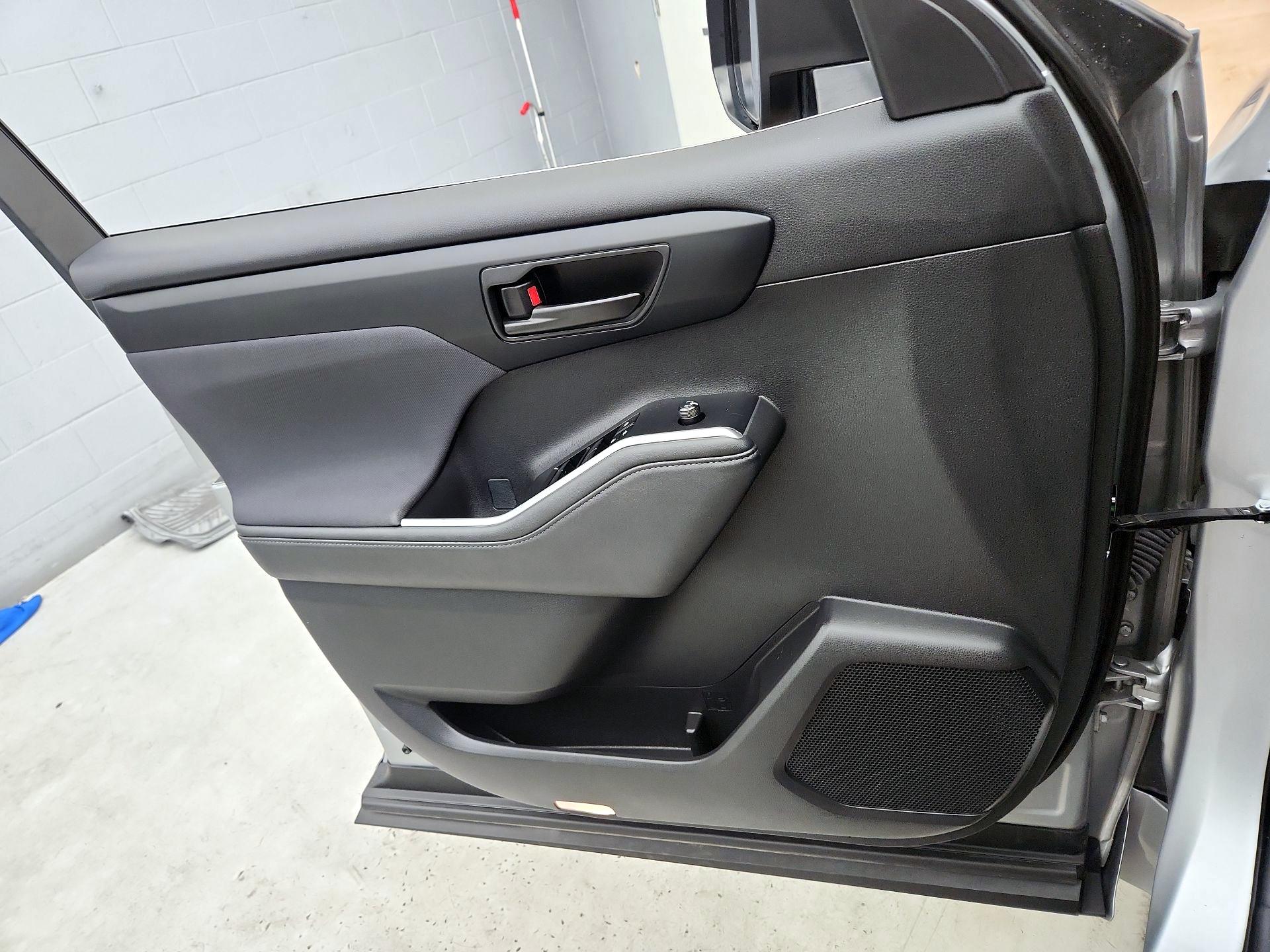 Thumbnail: 2024 Toyota Highlander - 12
