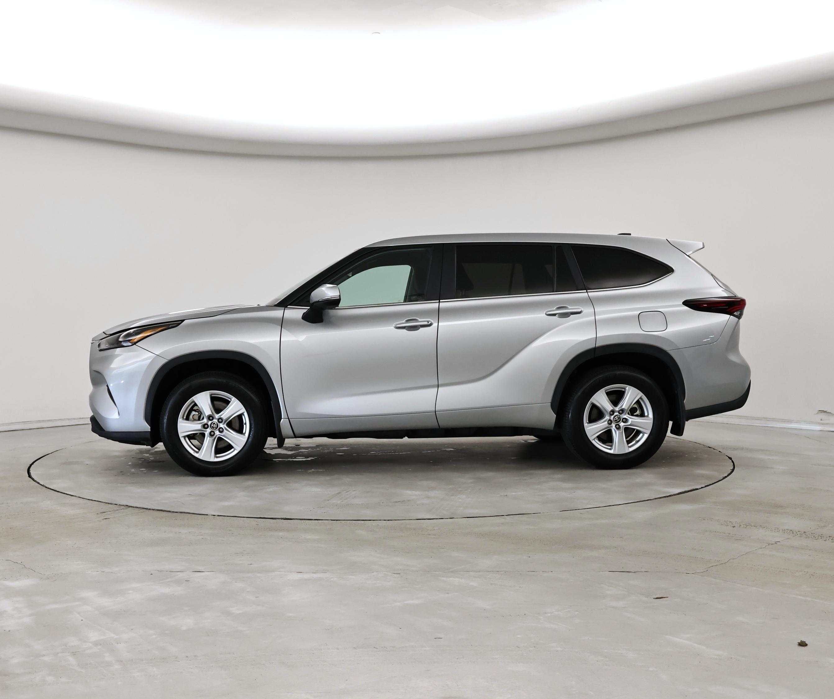 Thumbnail: 2024 Toyota Highlander - 3
