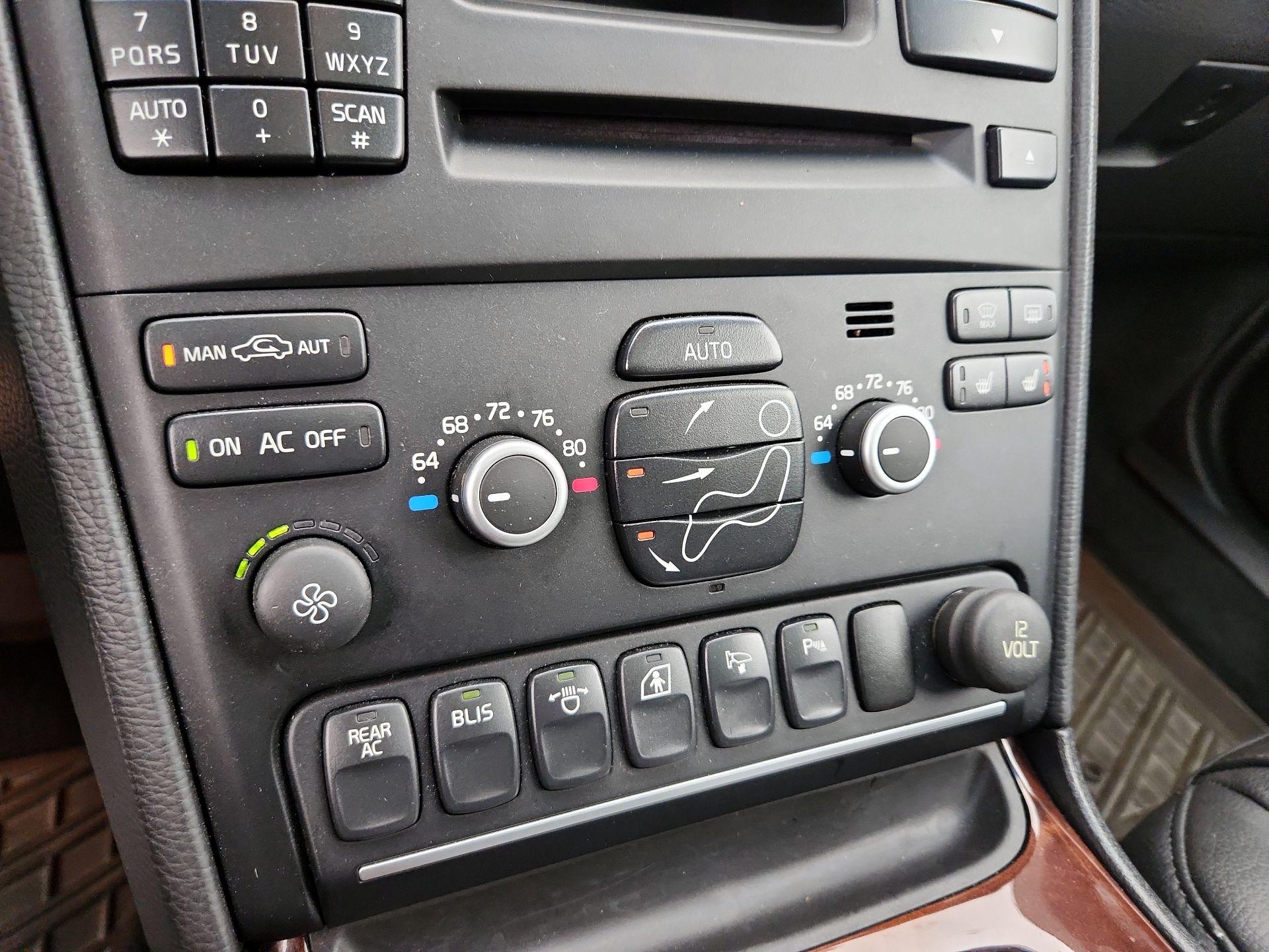 Thumbnail: 2014 Volvo XC90 - 15