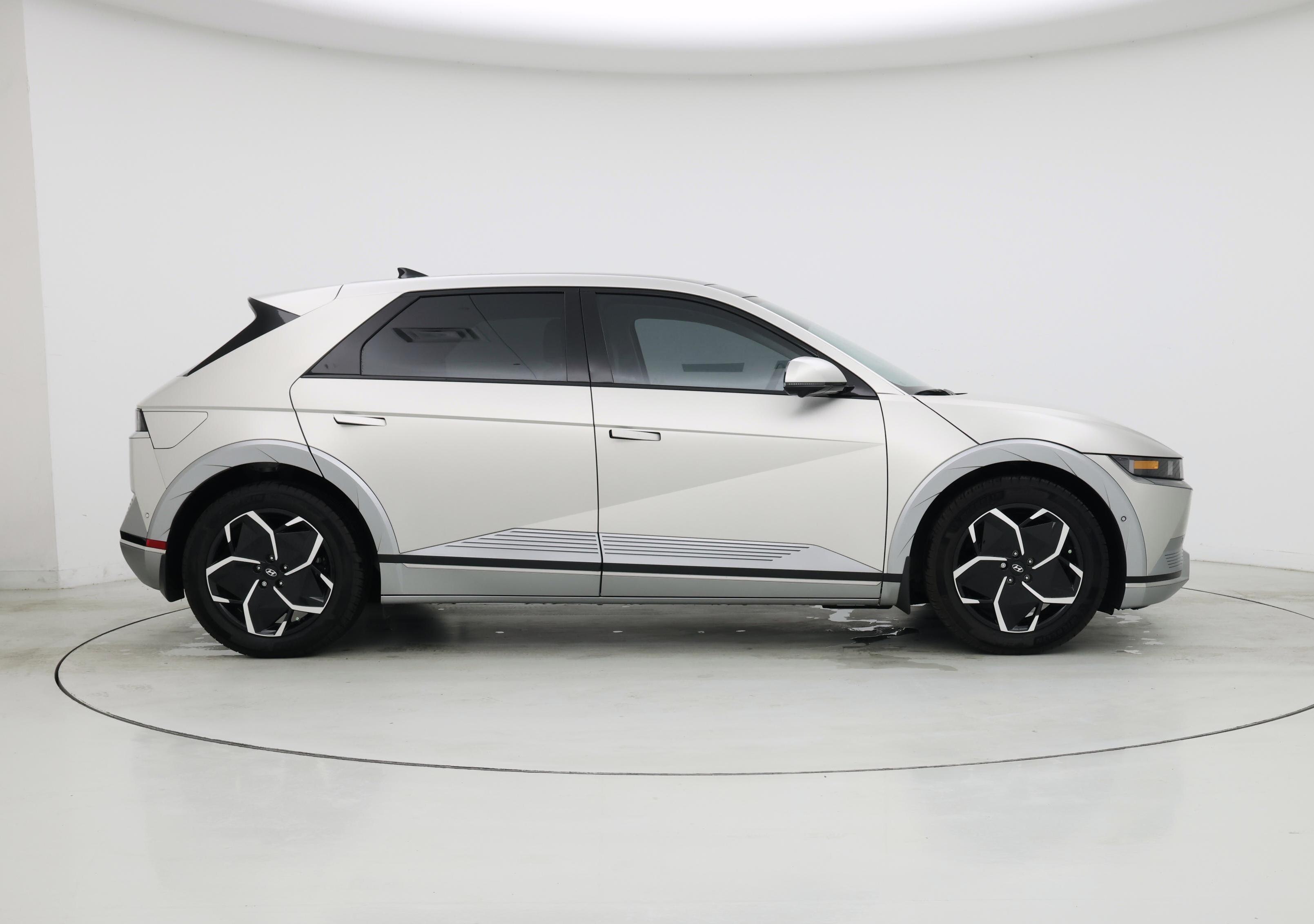 Thumbnail: 2023 Hyundai Ioniq 5 - 7