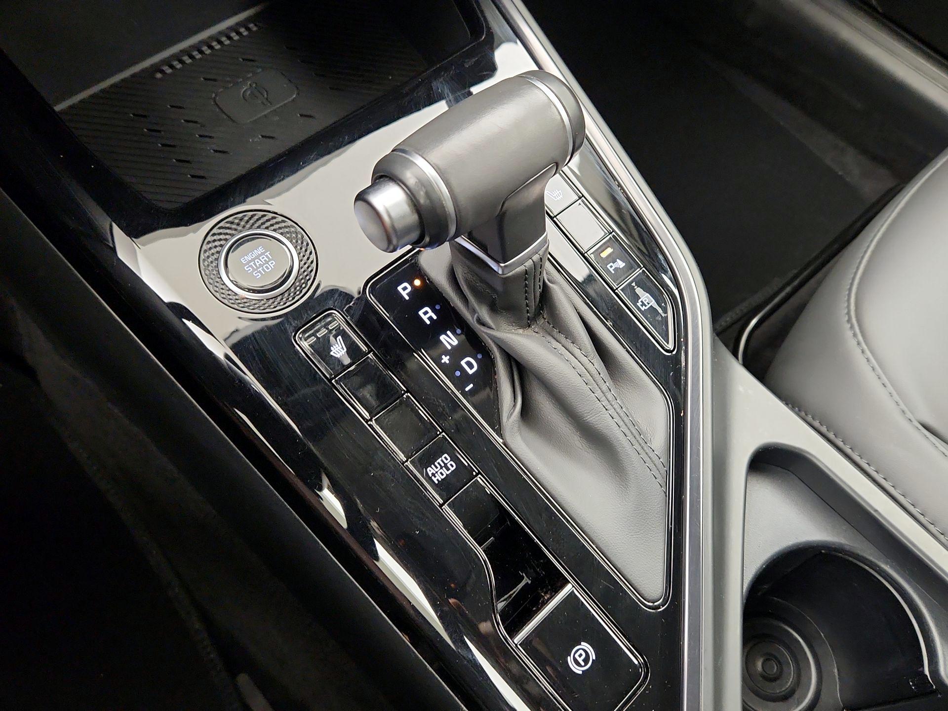 Thumbnail: 2023 Kia Niro - 18