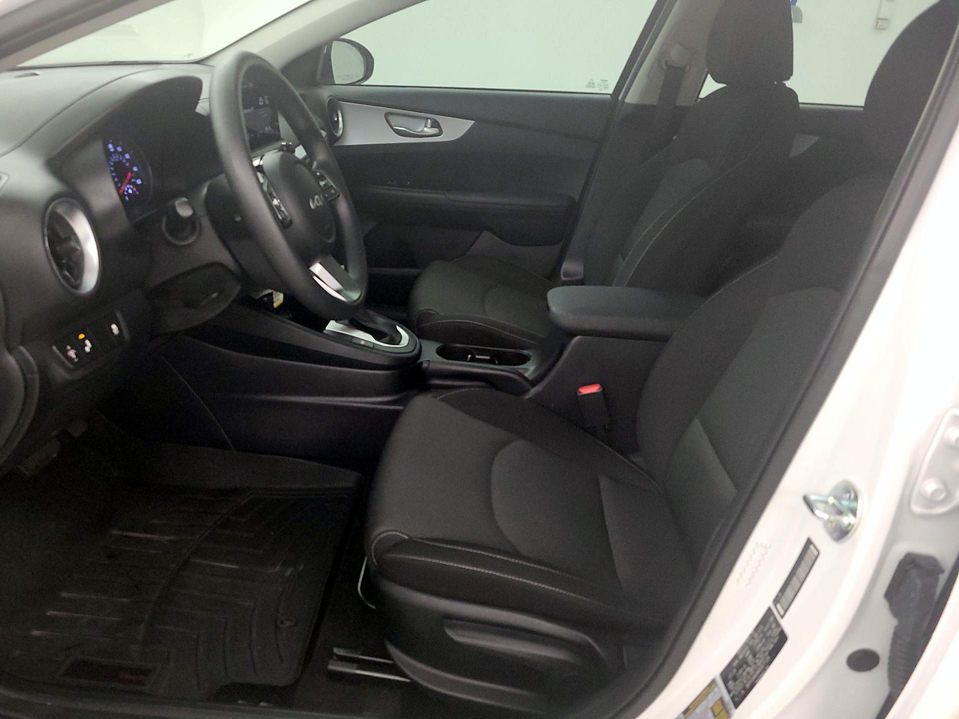 Thumbnail: 2024 Kia Forte - 9