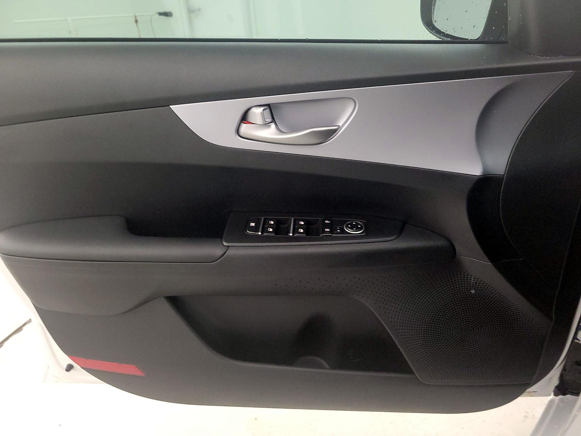 Thumbnail: 2024 Kia Forte - 10