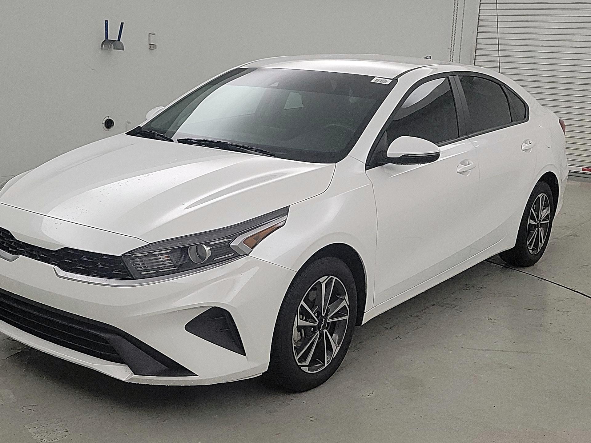 Thumbnail: 2024 Kia Forte - 3