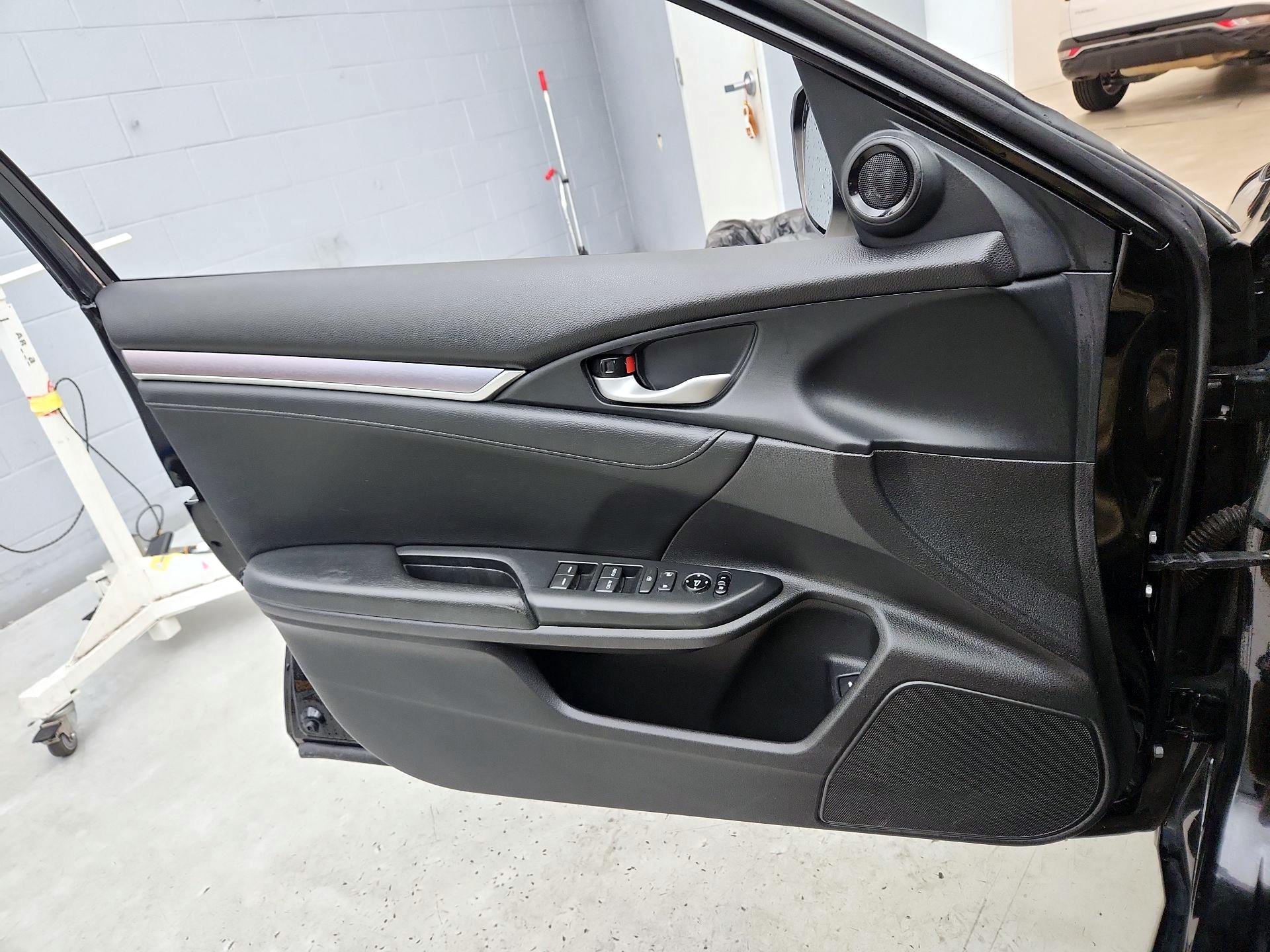 Thumbnail: 2016 Honda Civic - 12