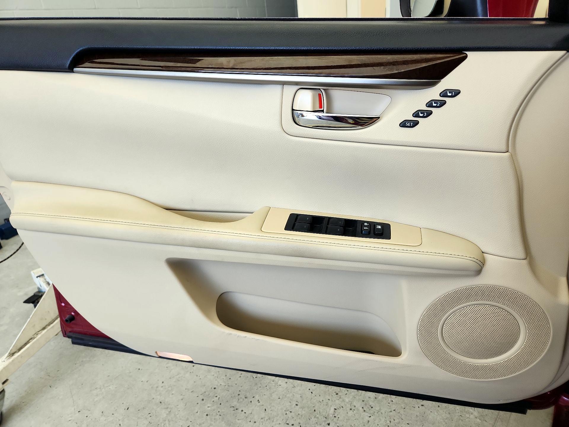 Thumbnail: 2014 Lexus ES - 12
