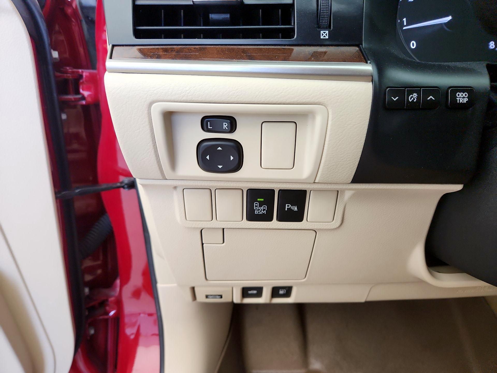 Thumbnail: 2014 Lexus ES - 13