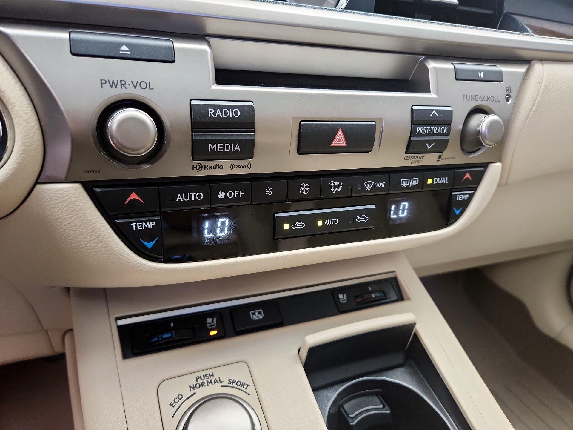 Thumbnail: 2014 Lexus ES - 16