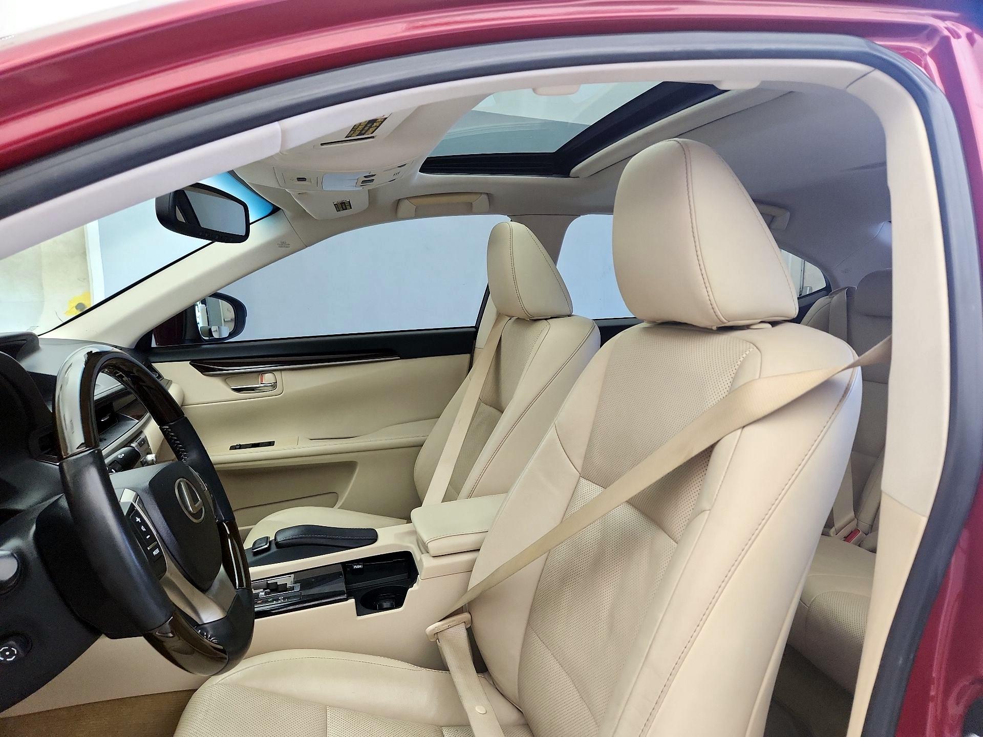 Thumbnail: 2014 Lexus ES - 18