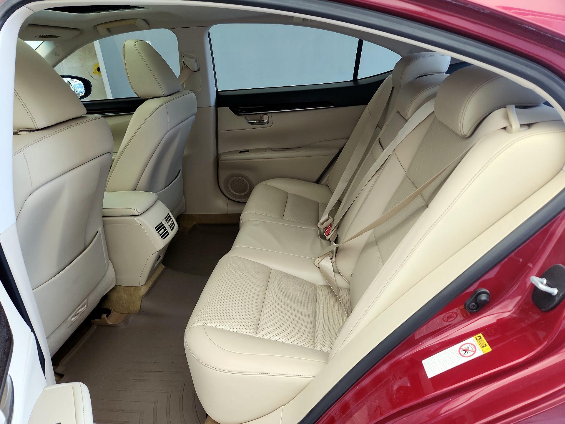 Thumbnail: 2014 Lexus ES - 19