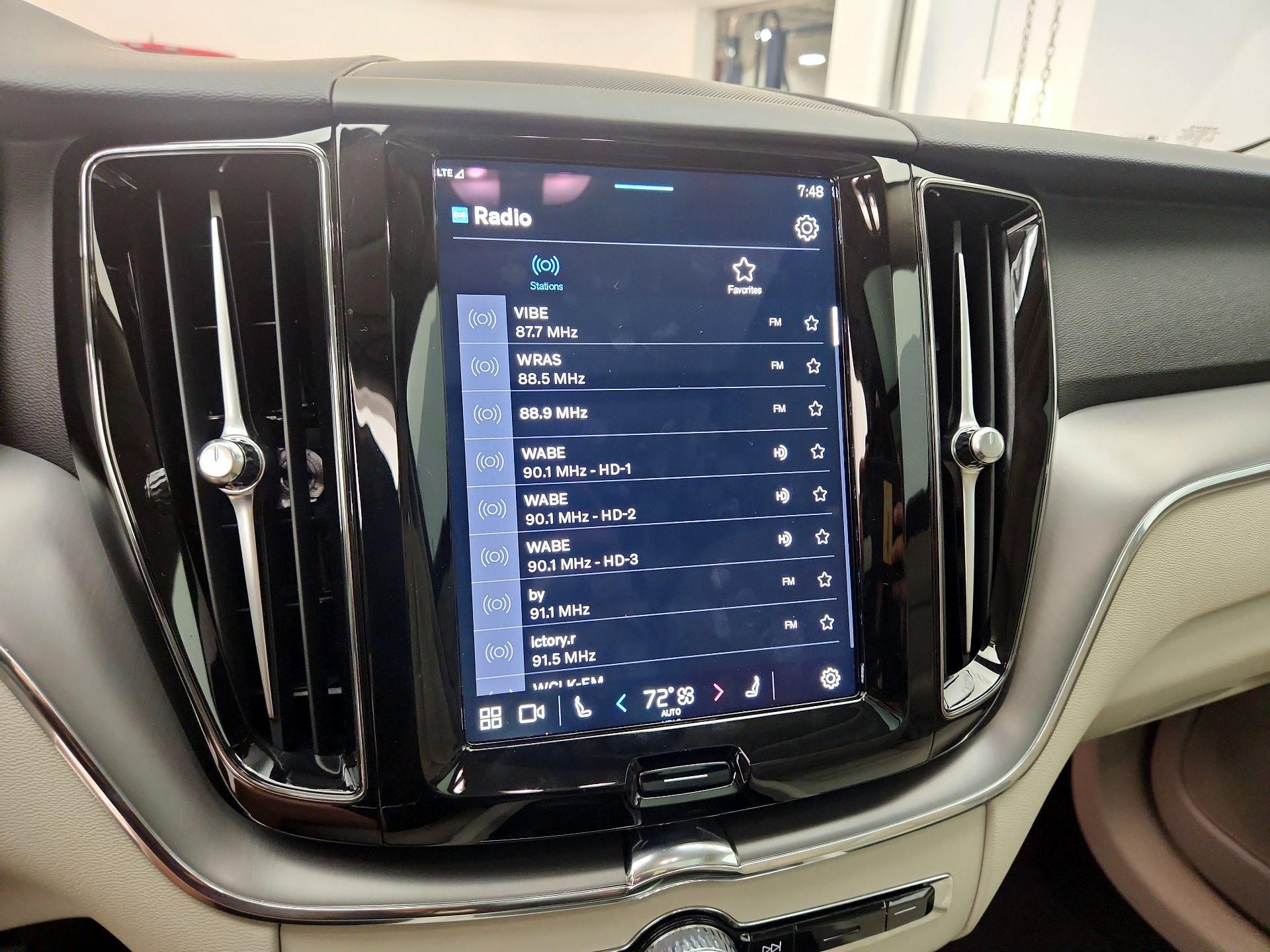 Thumbnail: 2025 Volvo XC60 - 15