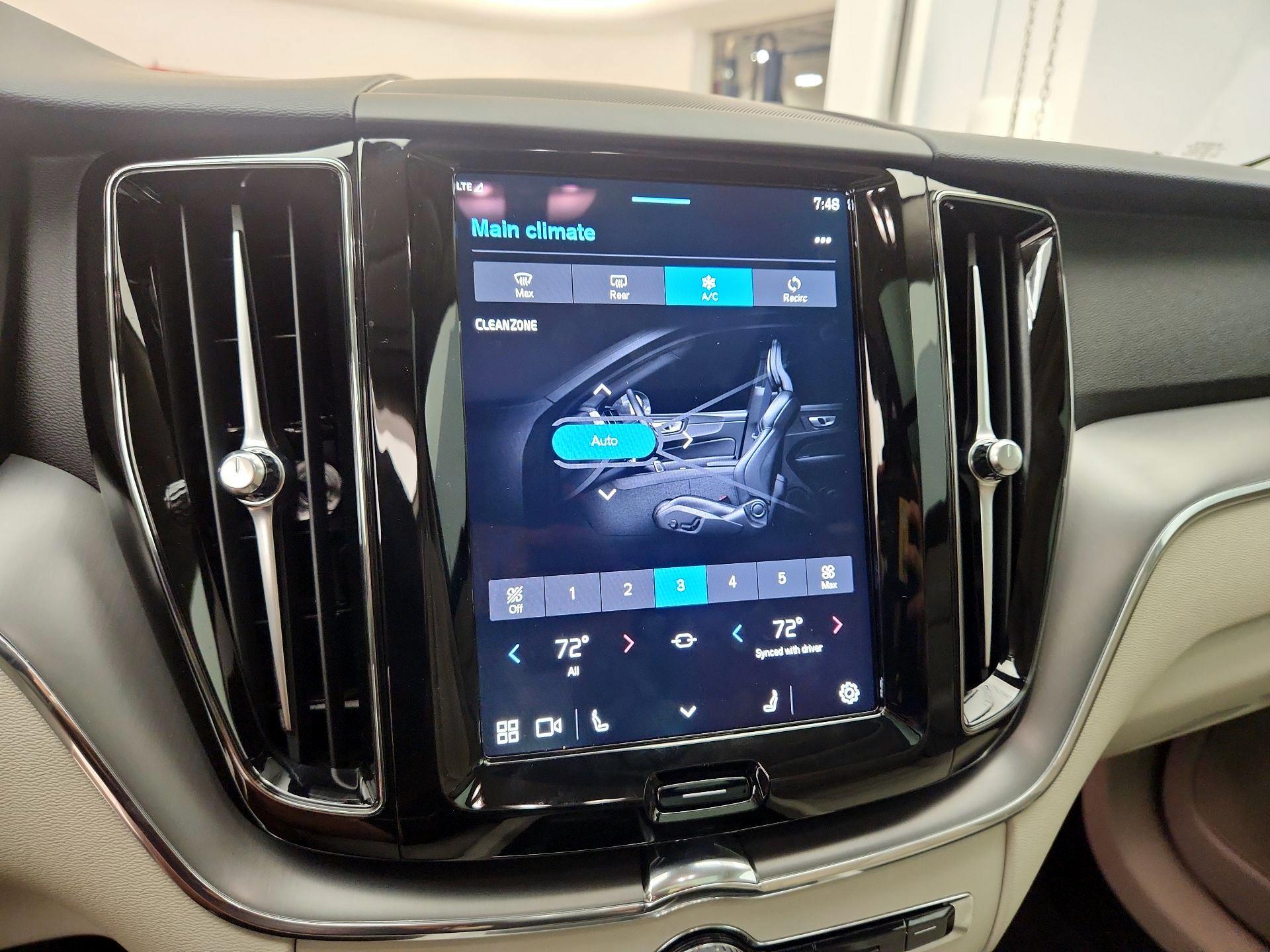Thumbnail: 2025 Volvo XC60 - 16