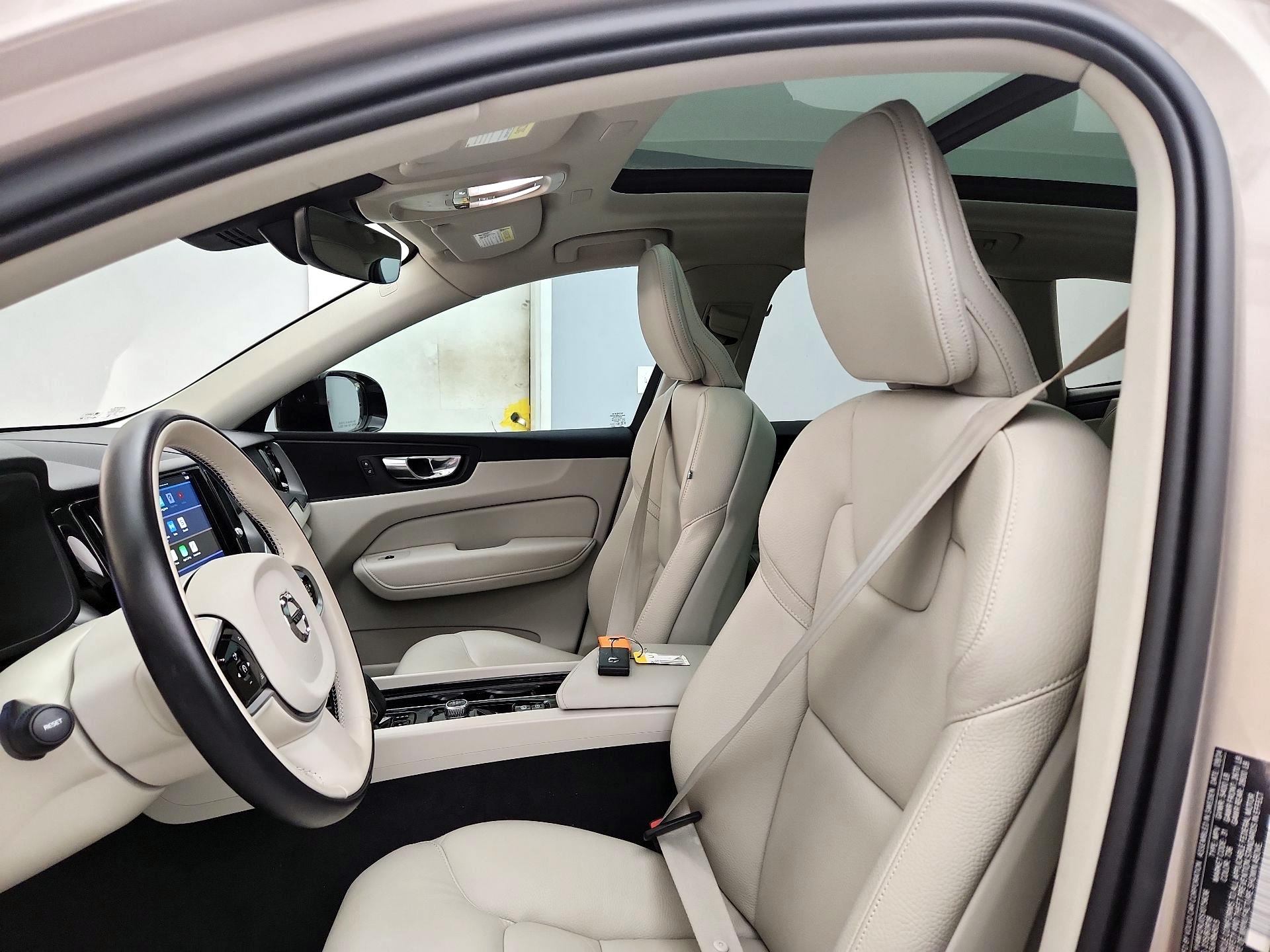 Thumbnail: 2025 Volvo XC60 - 18