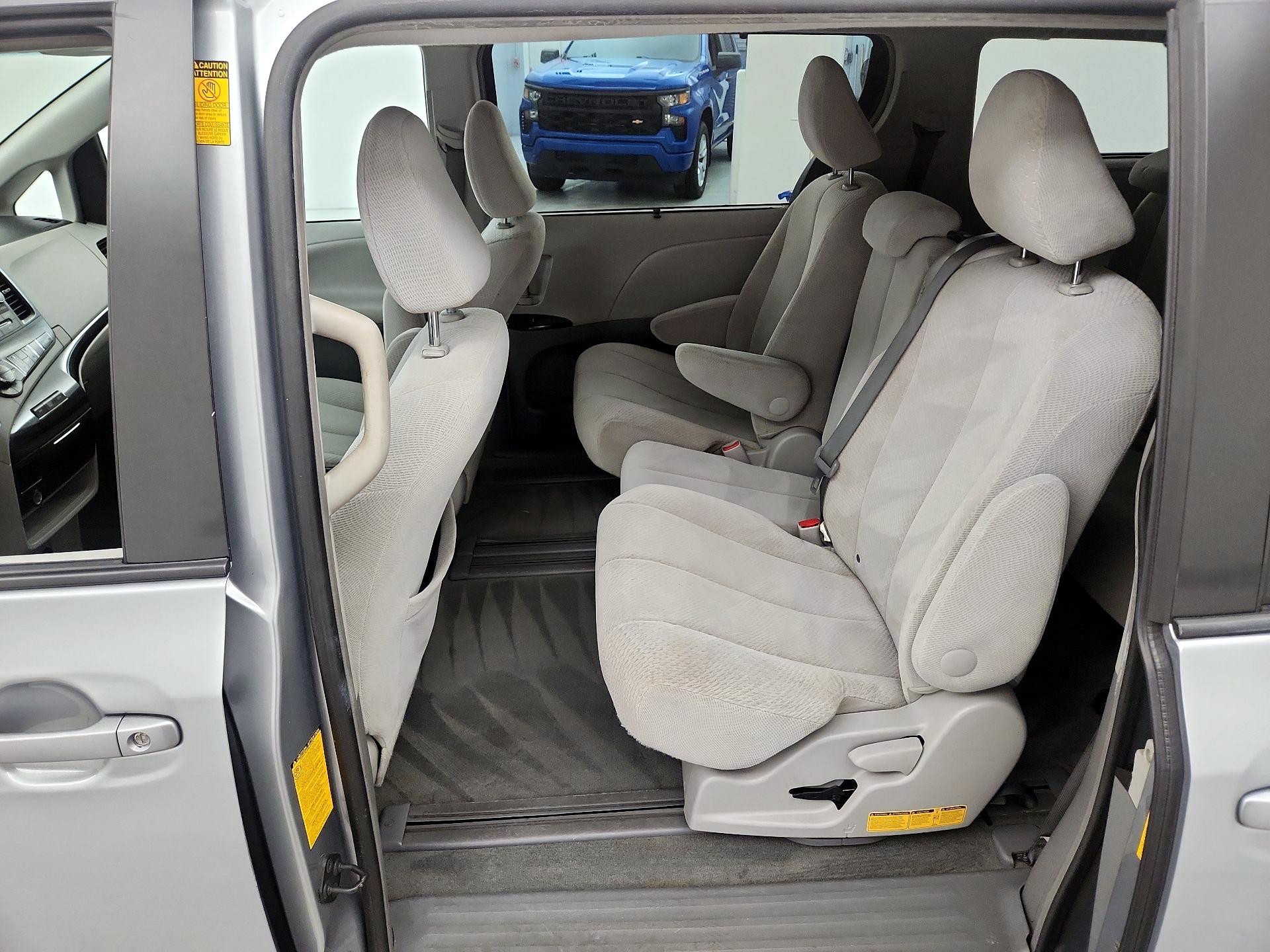 Thumbnail: 2014 Toyota Sienna - 17