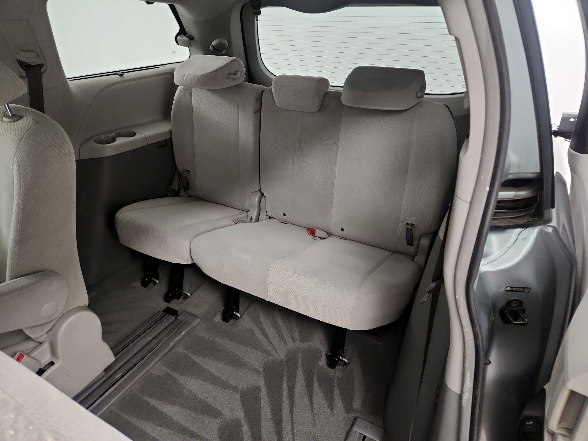 Thumbnail: 2014 Toyota Sienna - 18