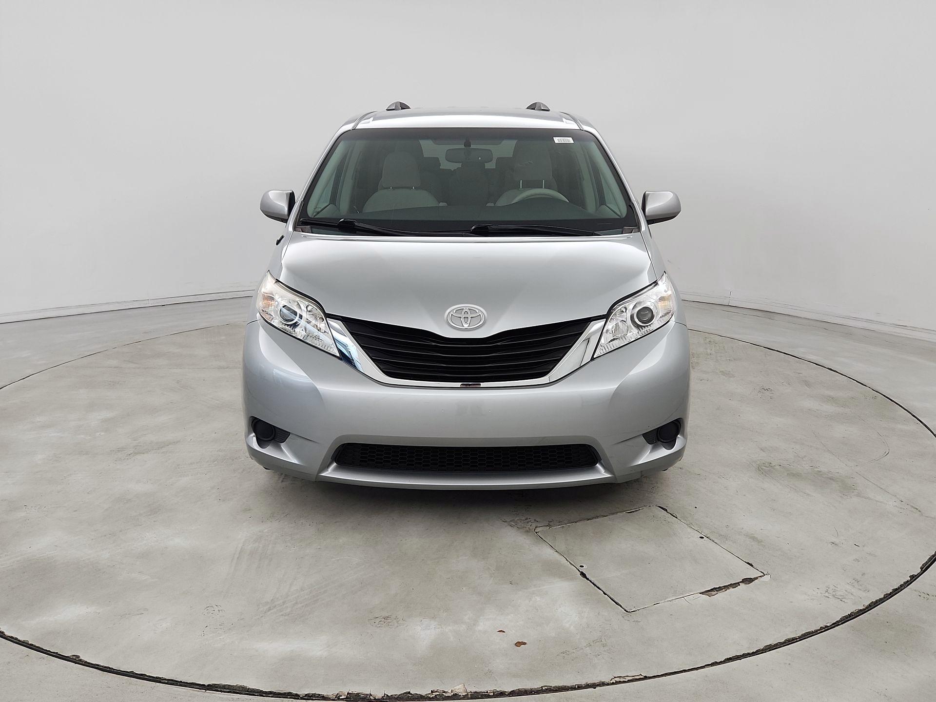 Thumbnail: 2014 Toyota Sienna - 2