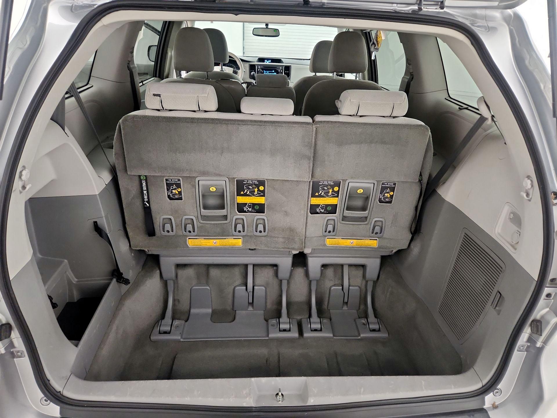 Thumbnail: 2014 Toyota Sienna - 19
