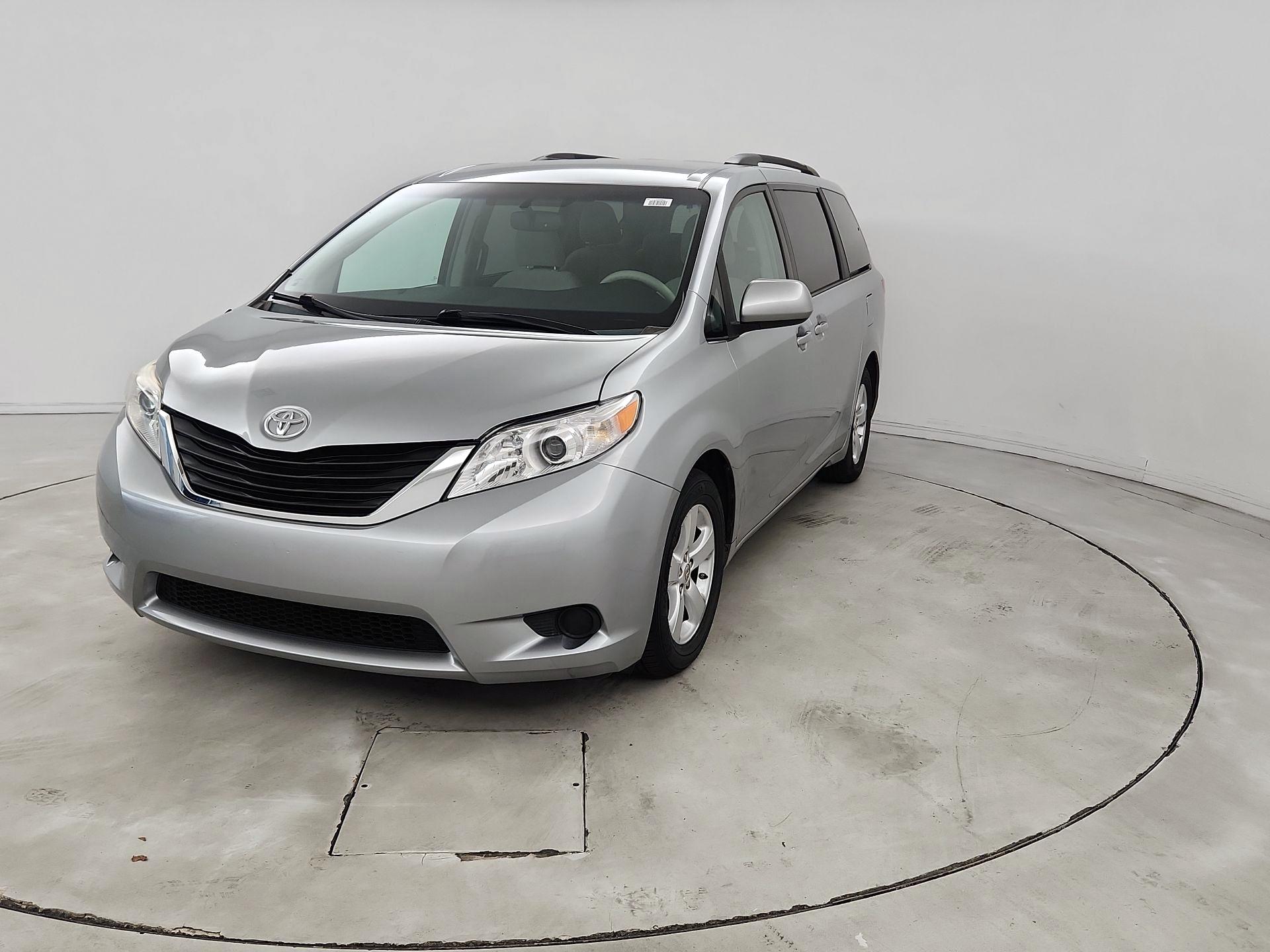 Thumbnail: 2014 Toyota Sienna - 3