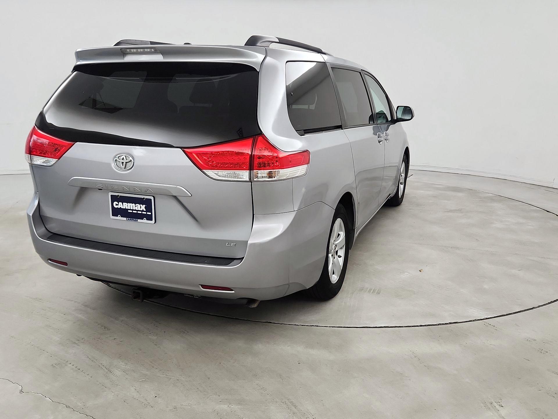 Thumbnail: 2014 Toyota Sienna - 5