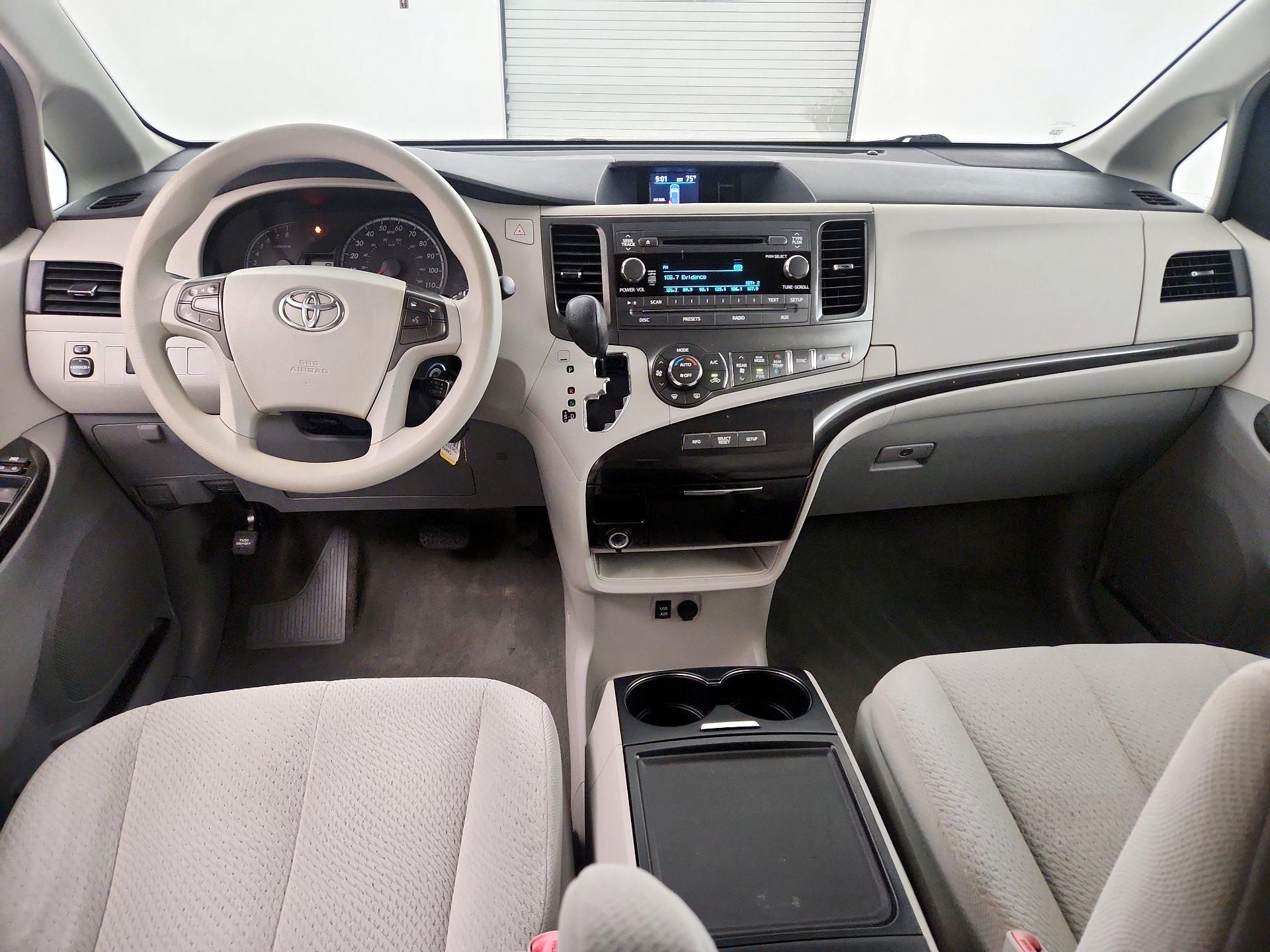 Thumbnail: 2014 Toyota Sienna - 8