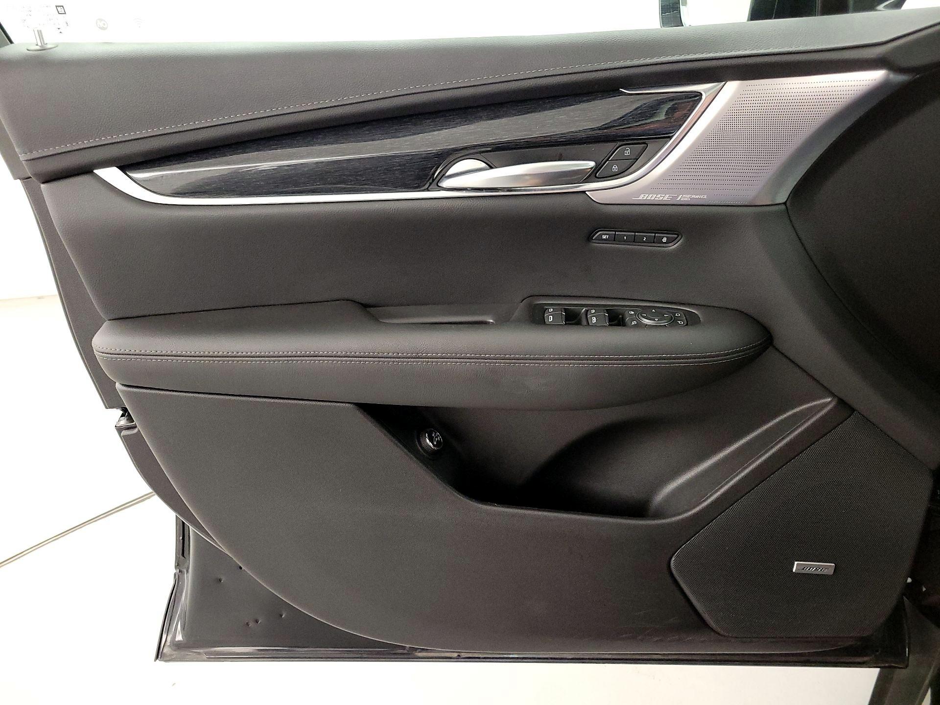 Thumbnail: 2023 Cadillac XT5 - 12