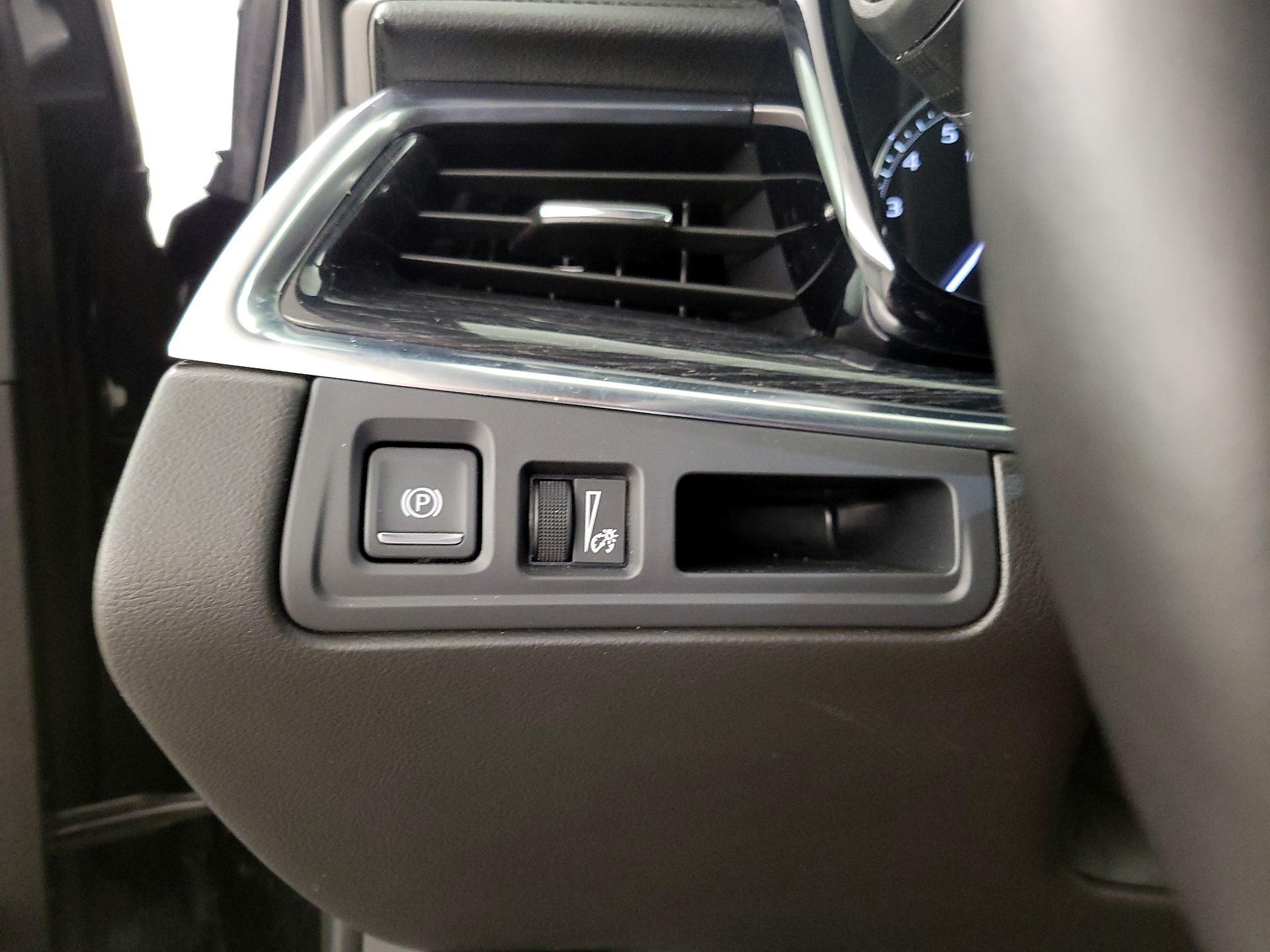 Thumbnail: 2023 Cadillac XT5 - 13
