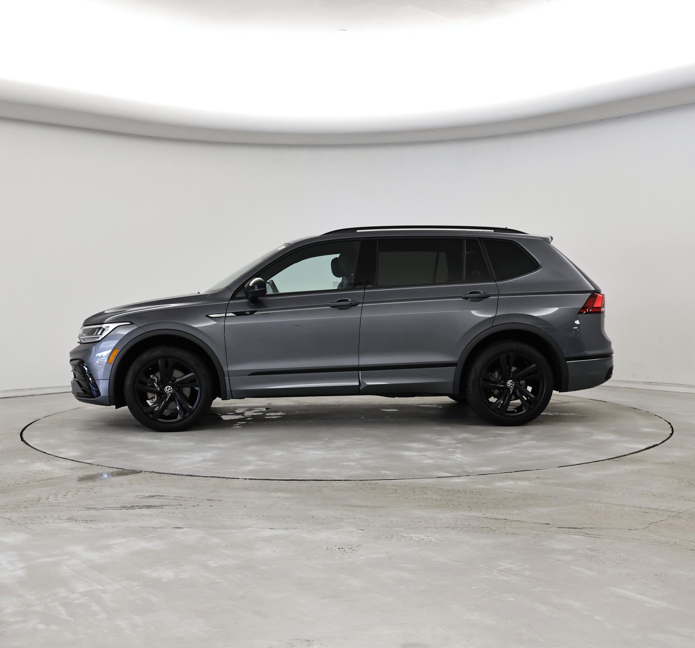 Thumbnail: 2023 Volkswagen Tiguan - 3