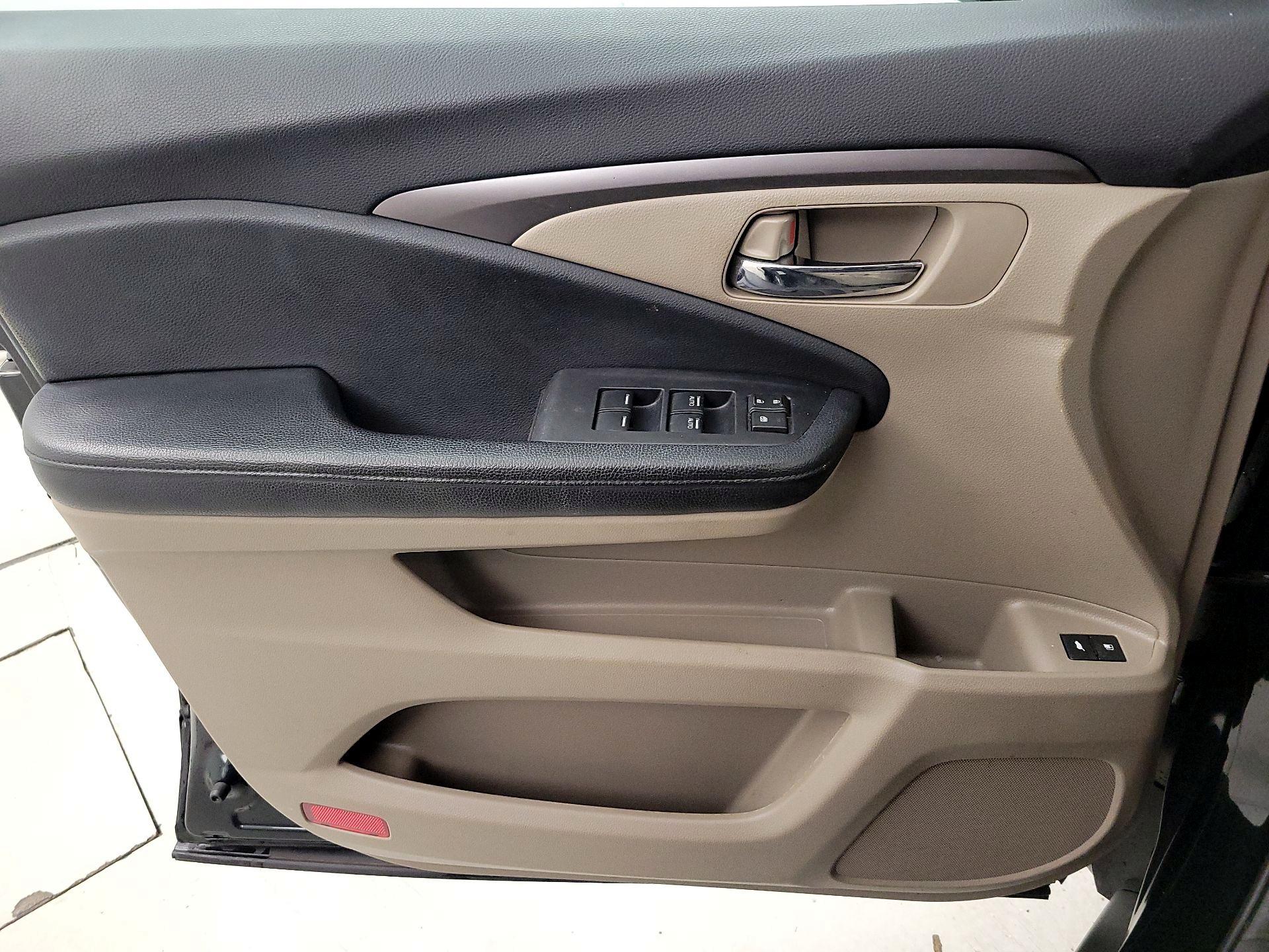 Thumbnail: 2016 Honda Pilot - 12