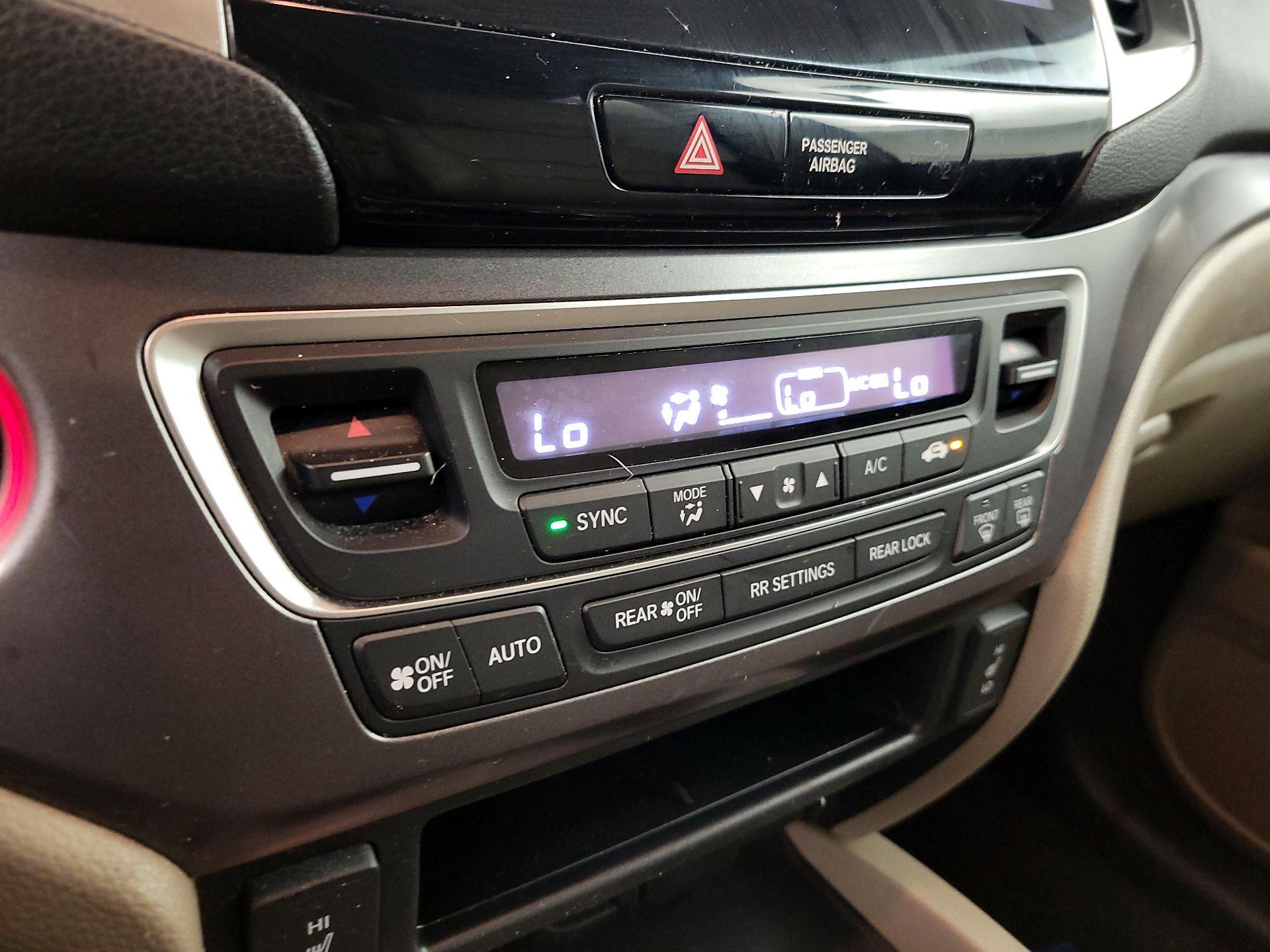 Thumbnail: 2016 Honda Pilot - 16