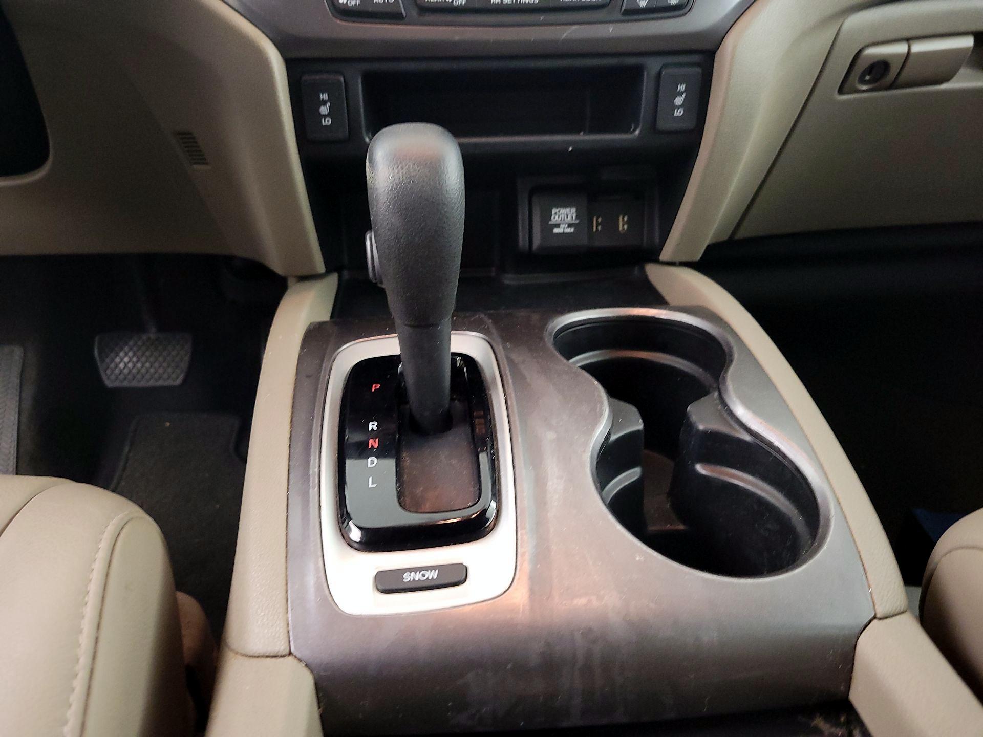 Thumbnail: 2016 Honda Pilot - 17
