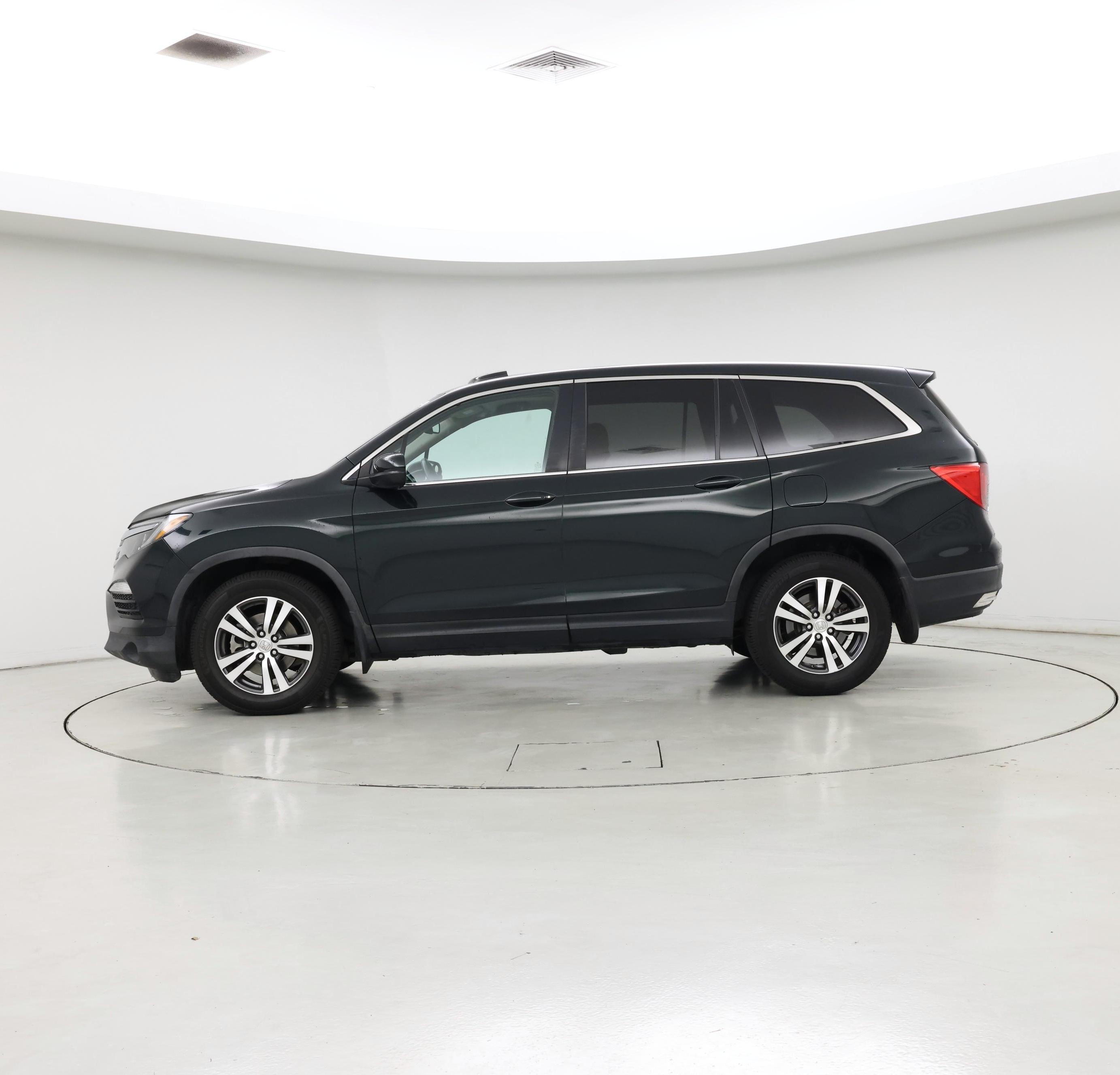 Thumbnail: 2016 Honda Pilot - 3
