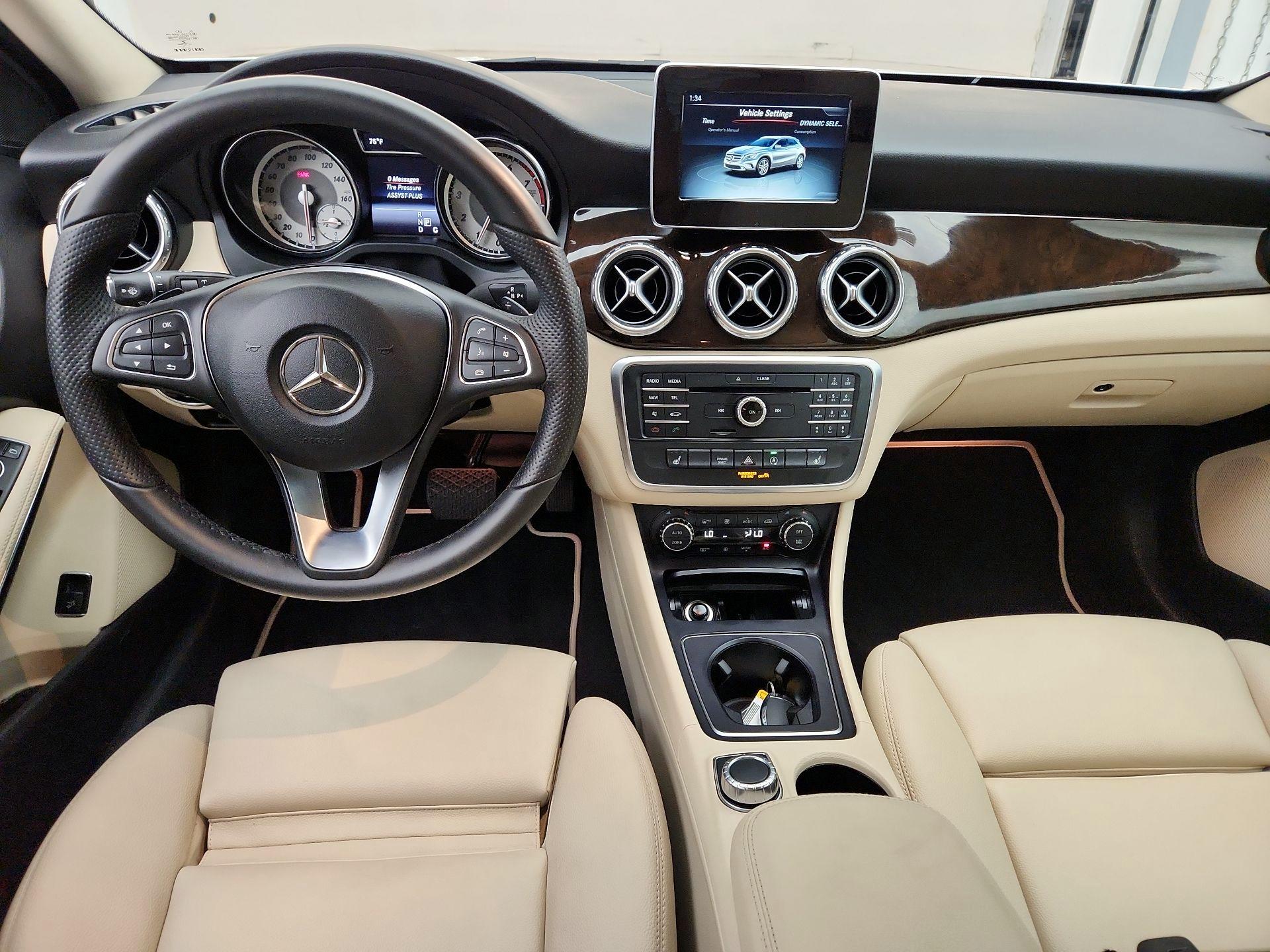 Thumbnail: 2016 Mercedes-Benz GLA - 9