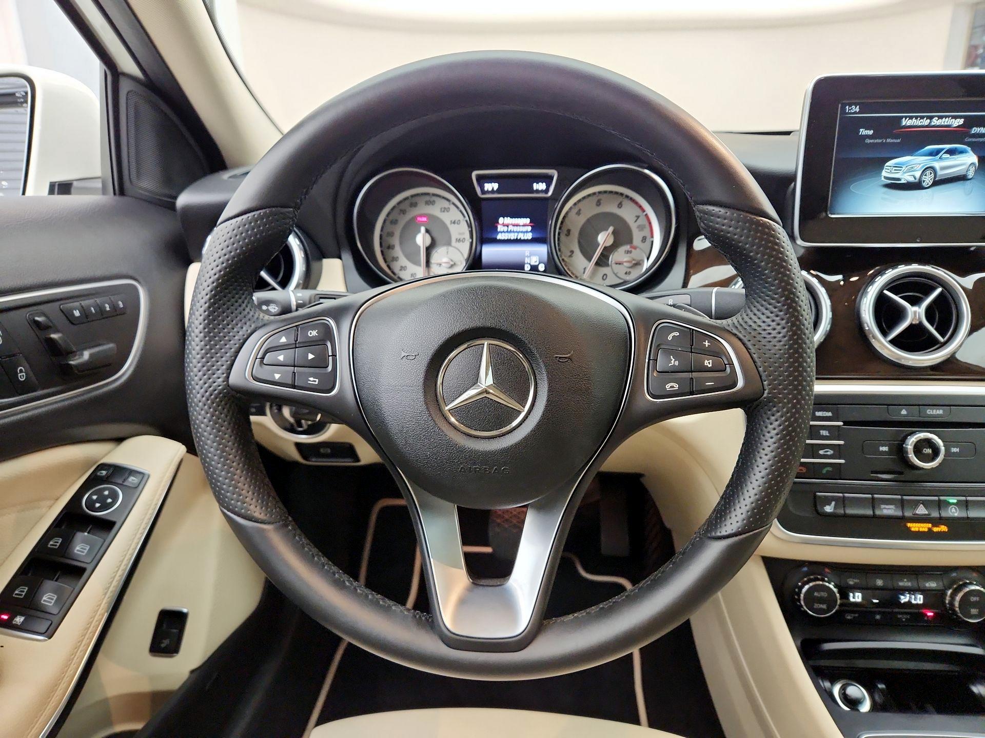 Thumbnail: 2016 Mercedes-Benz GLA - 10