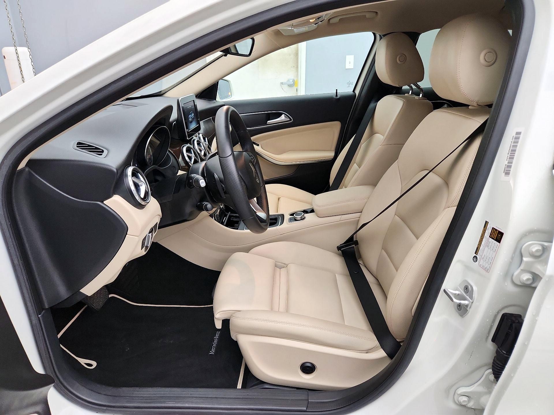 Thumbnail: 2016 Mercedes-Benz GLA - 11