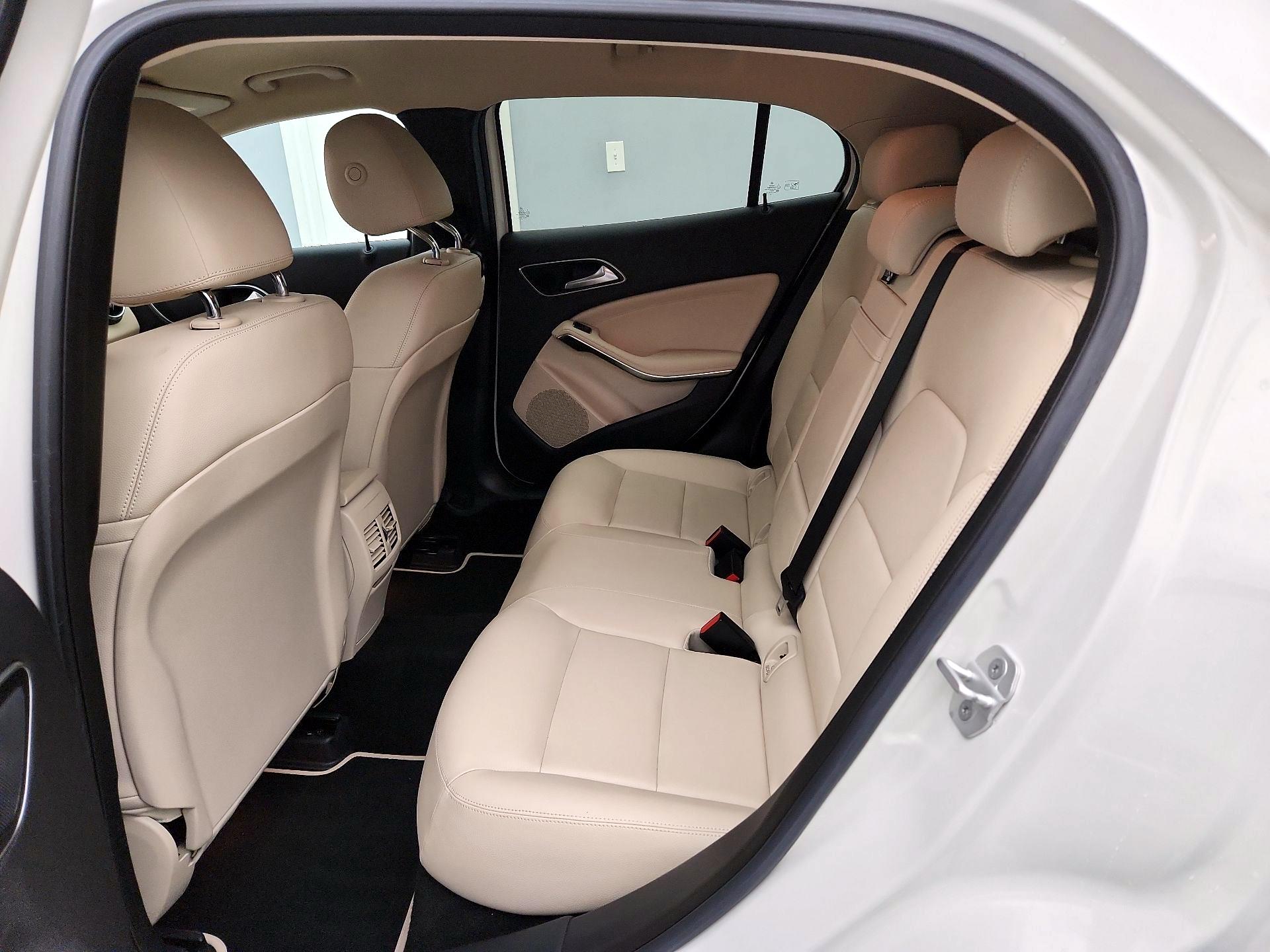 Thumbnail: 2016 Mercedes-Benz GLA - 17