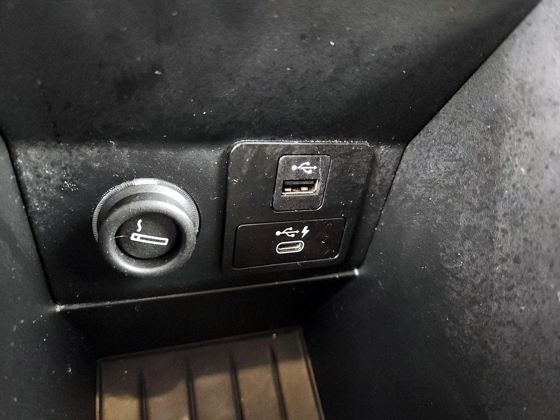 Thumbnail: 2019 BMW i3 - 19
