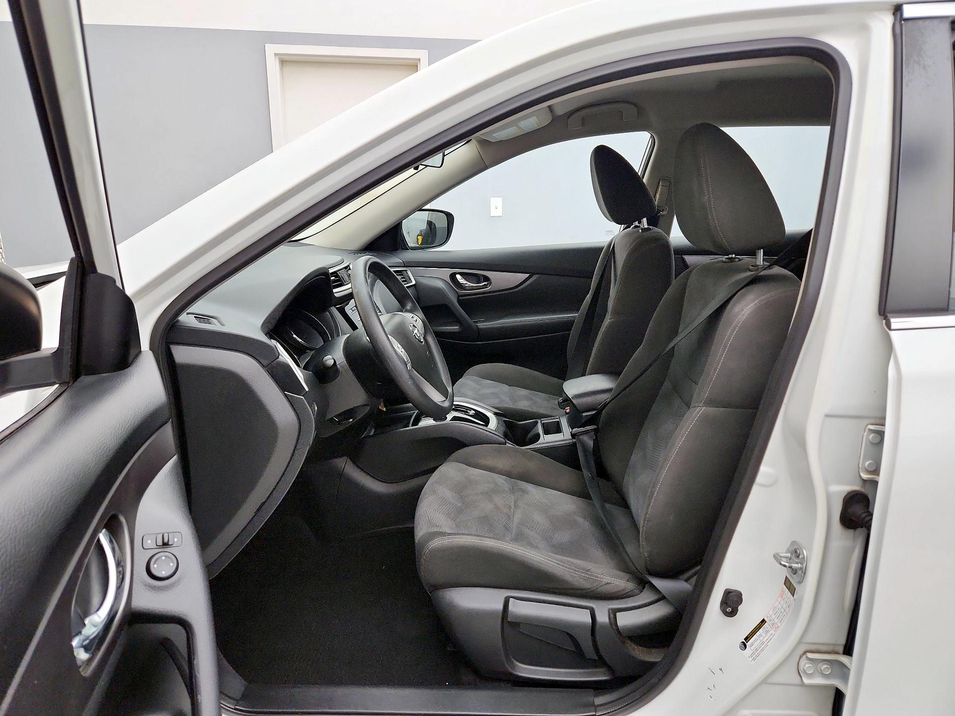 Thumbnail: 2016 Nissan Rogue - 11