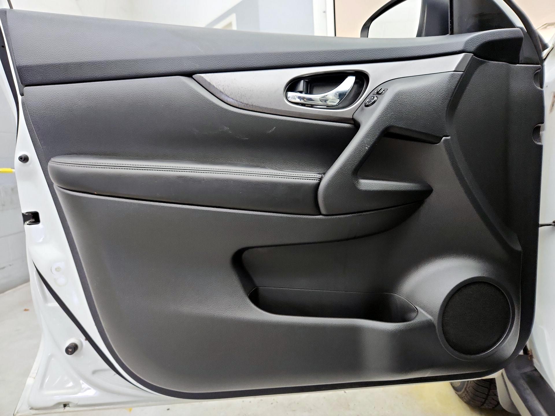 Thumbnail: 2016 Nissan Rogue - 12