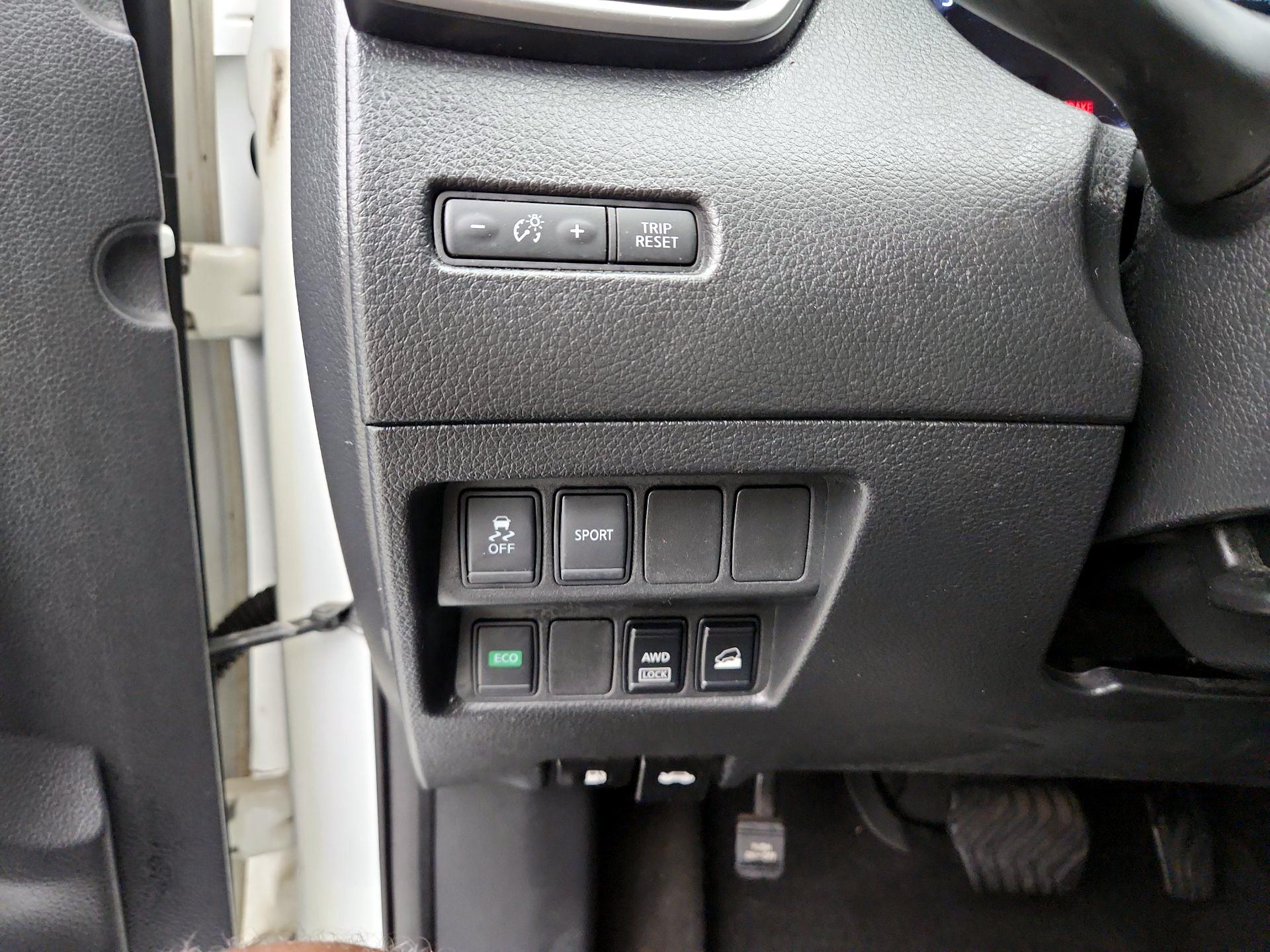 Thumbnail: 2016 Nissan Rogue - 13