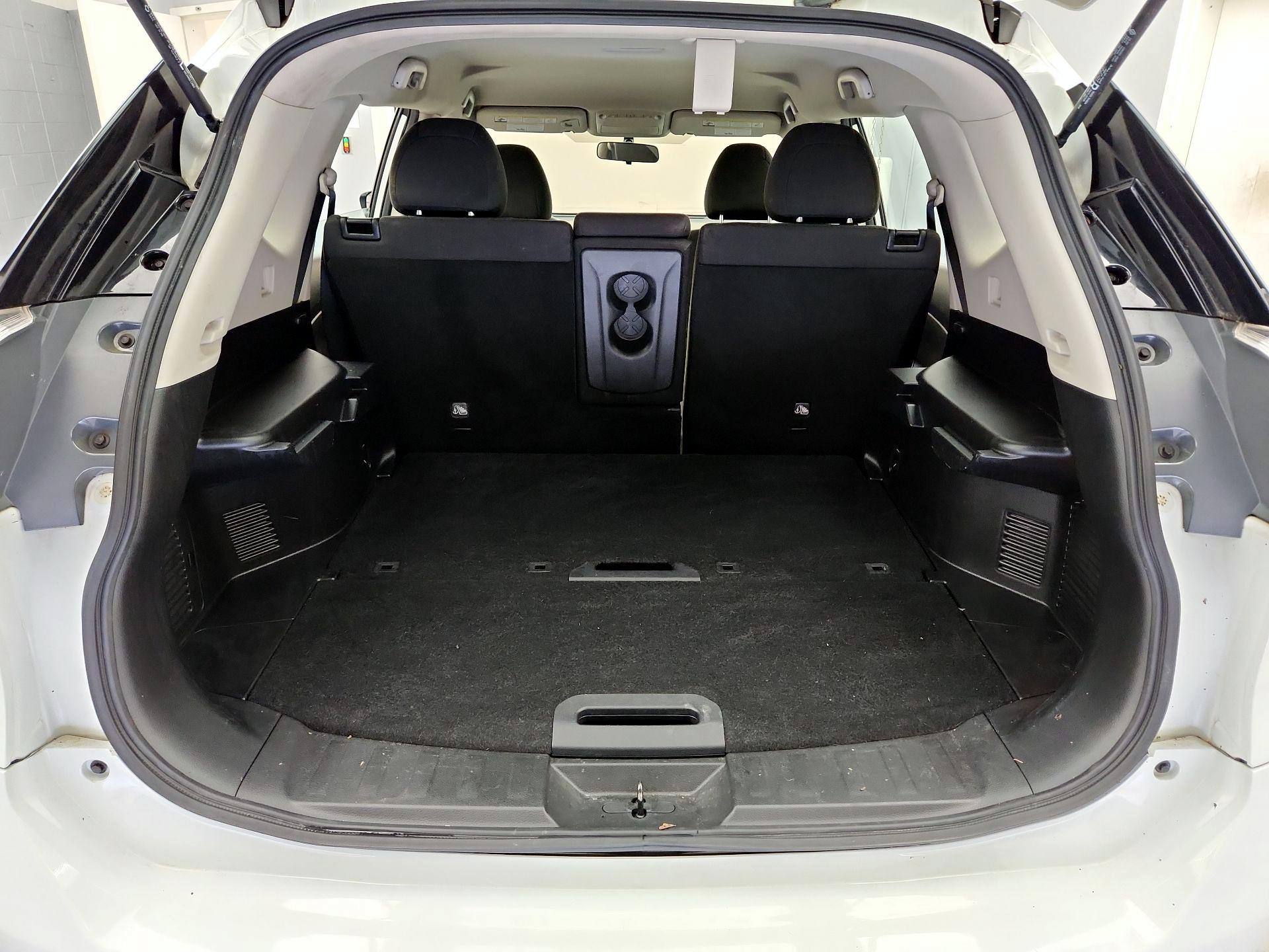 Thumbnail: 2016 Nissan Rogue - 20