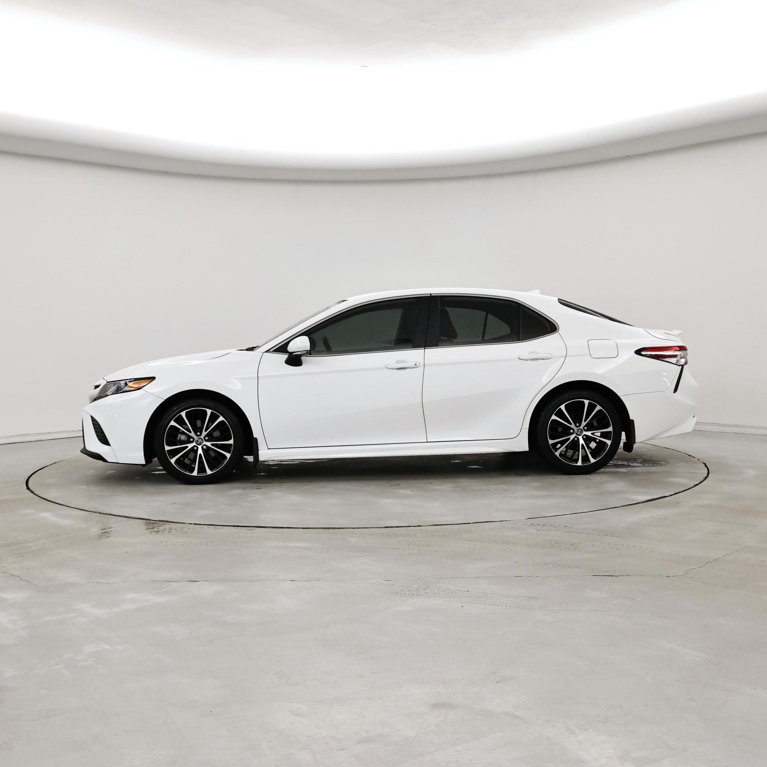 Thumbnail: 2020 Toyota Camry - 3