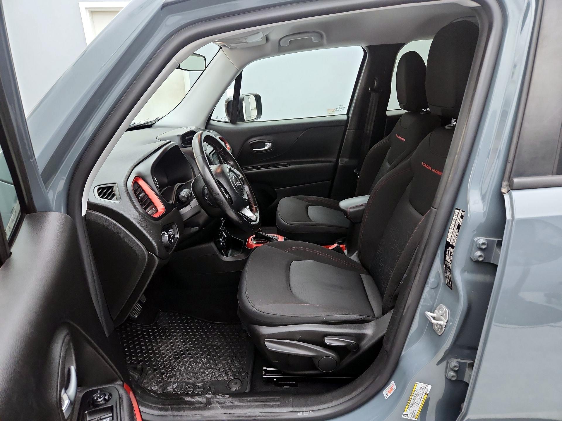 Thumbnail: 2016 Jeep Renegade - 11