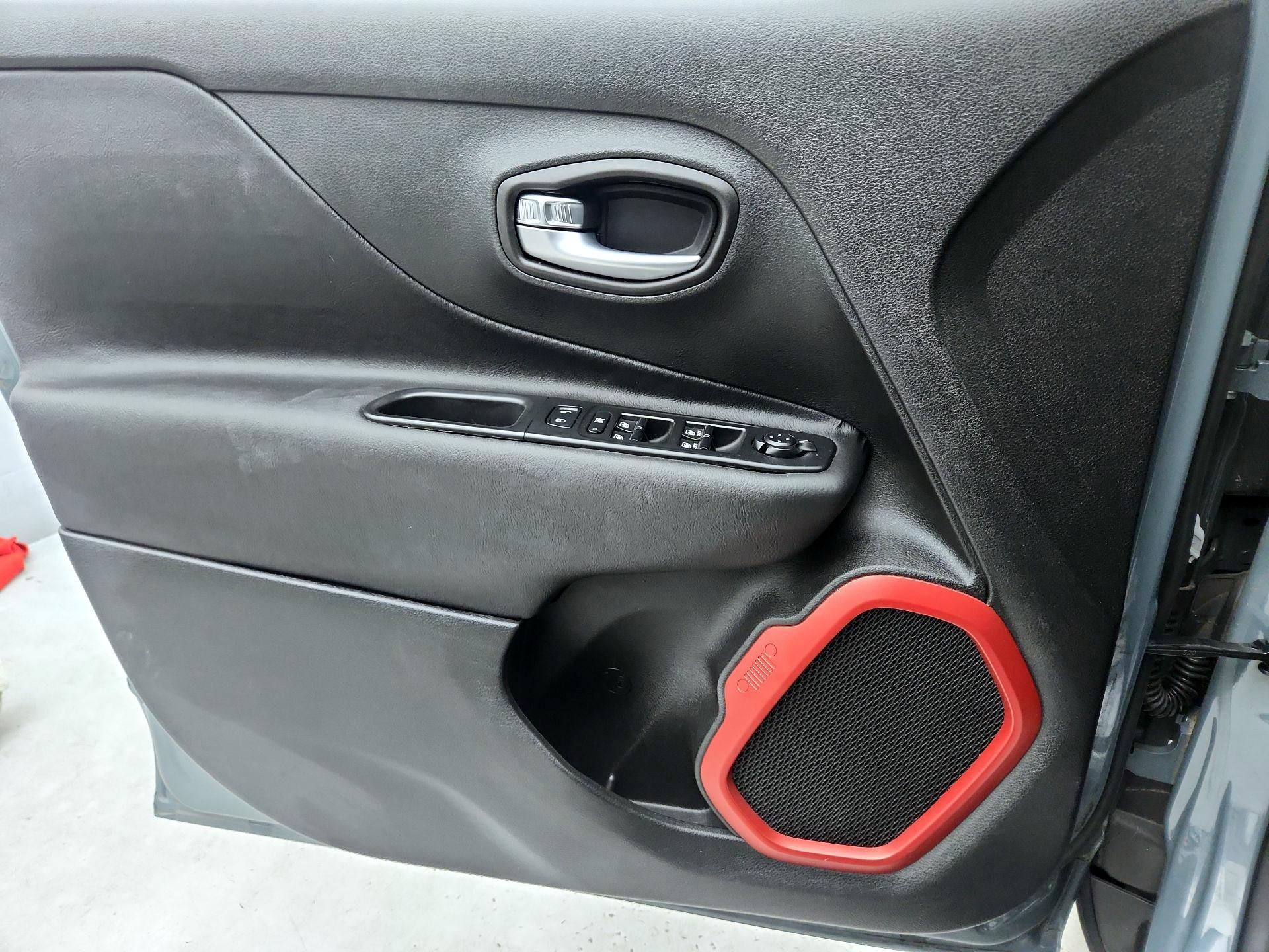 Thumbnail: 2016 Jeep Renegade - 12