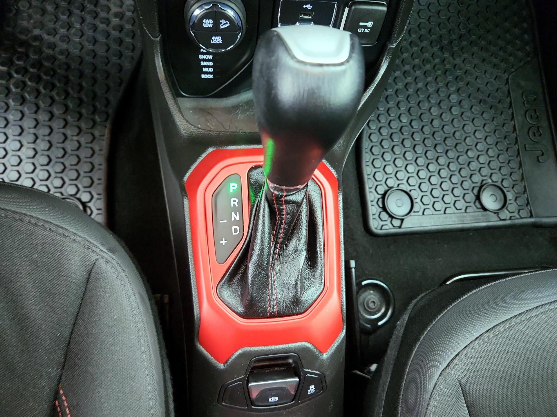 Thumbnail: 2016 Jeep Renegade - 17