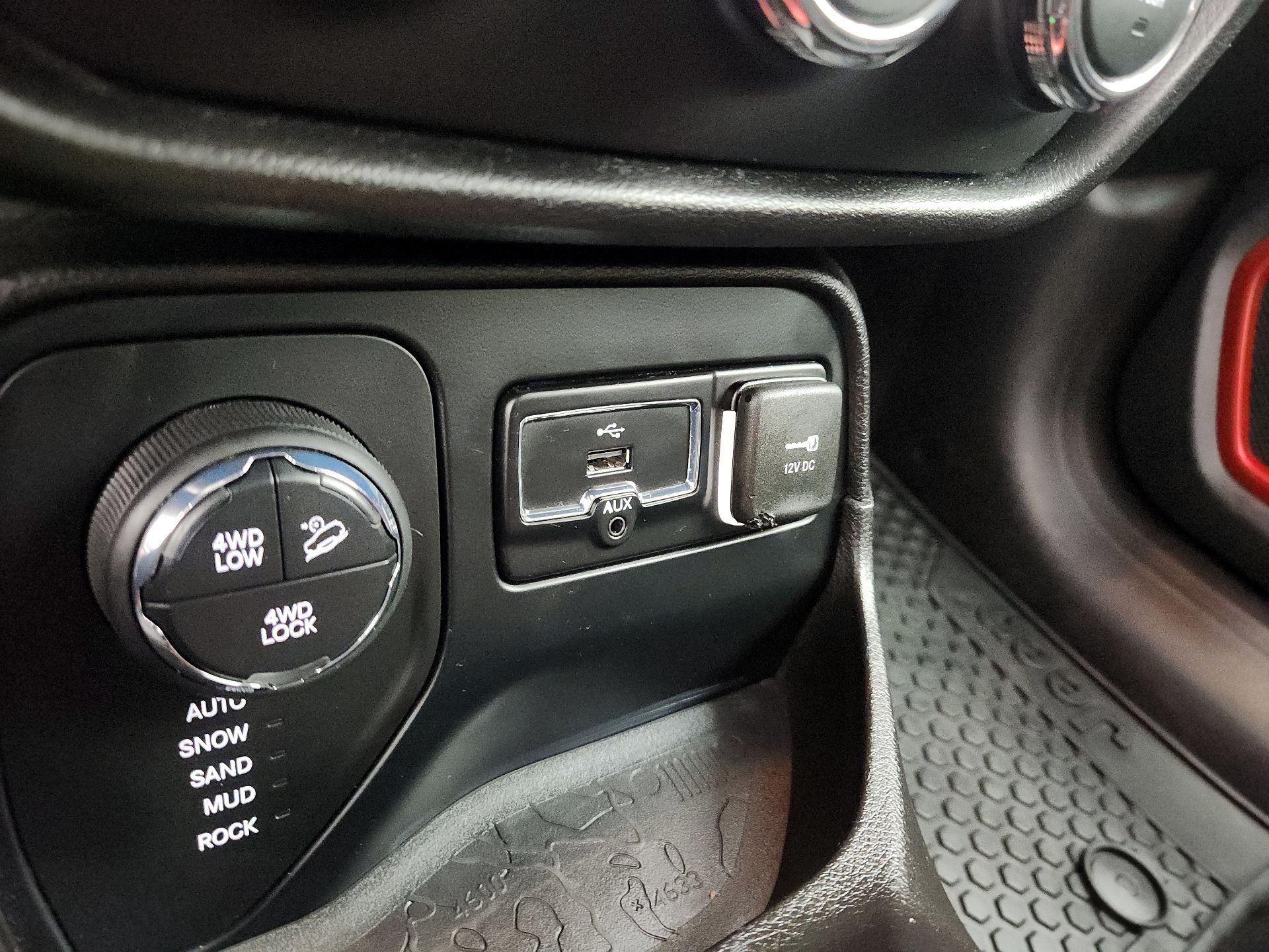 Thumbnail: 2016 Jeep Renegade - 18
