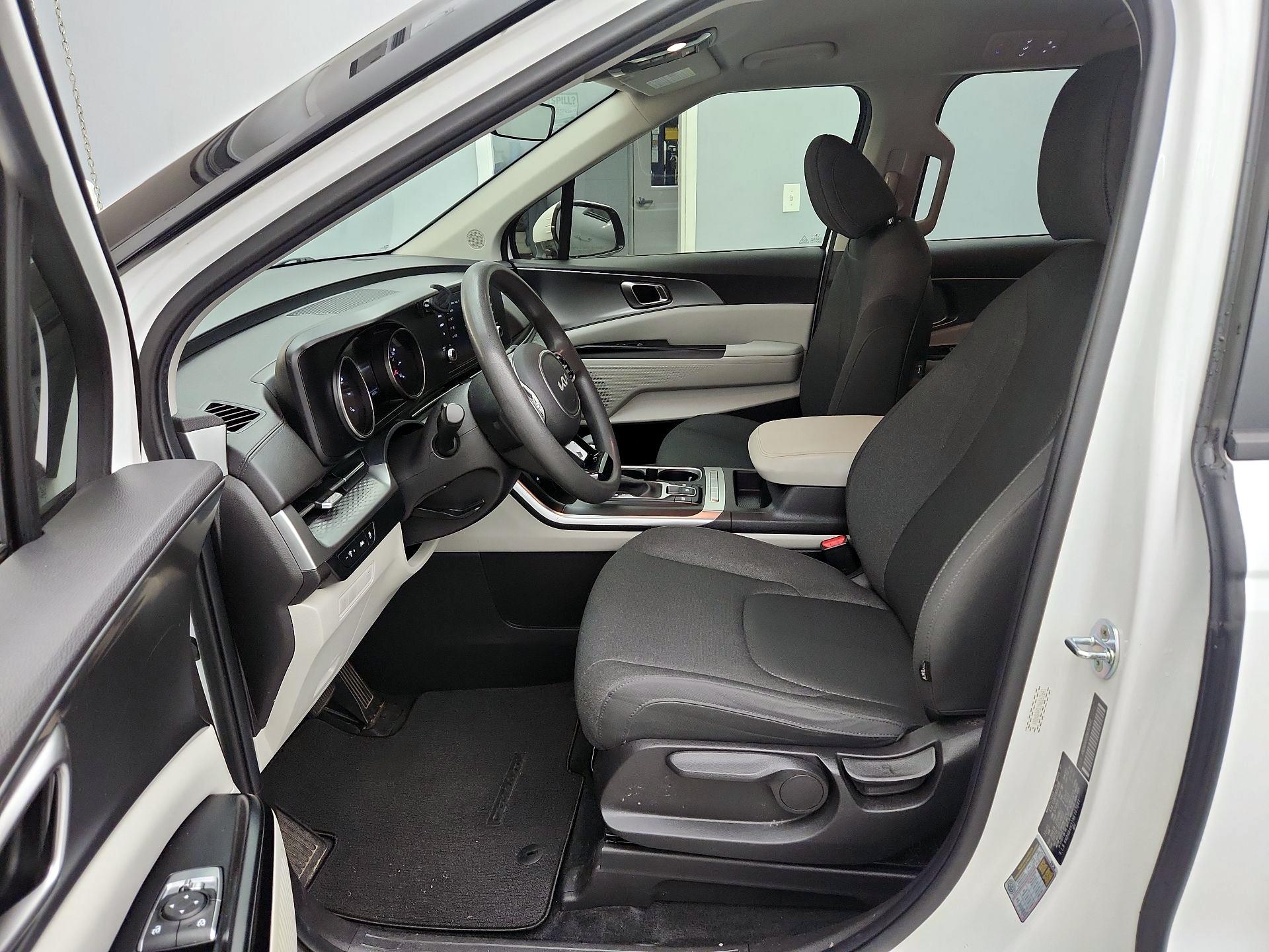 Thumbnail: 2022 Kia Carnival - 11