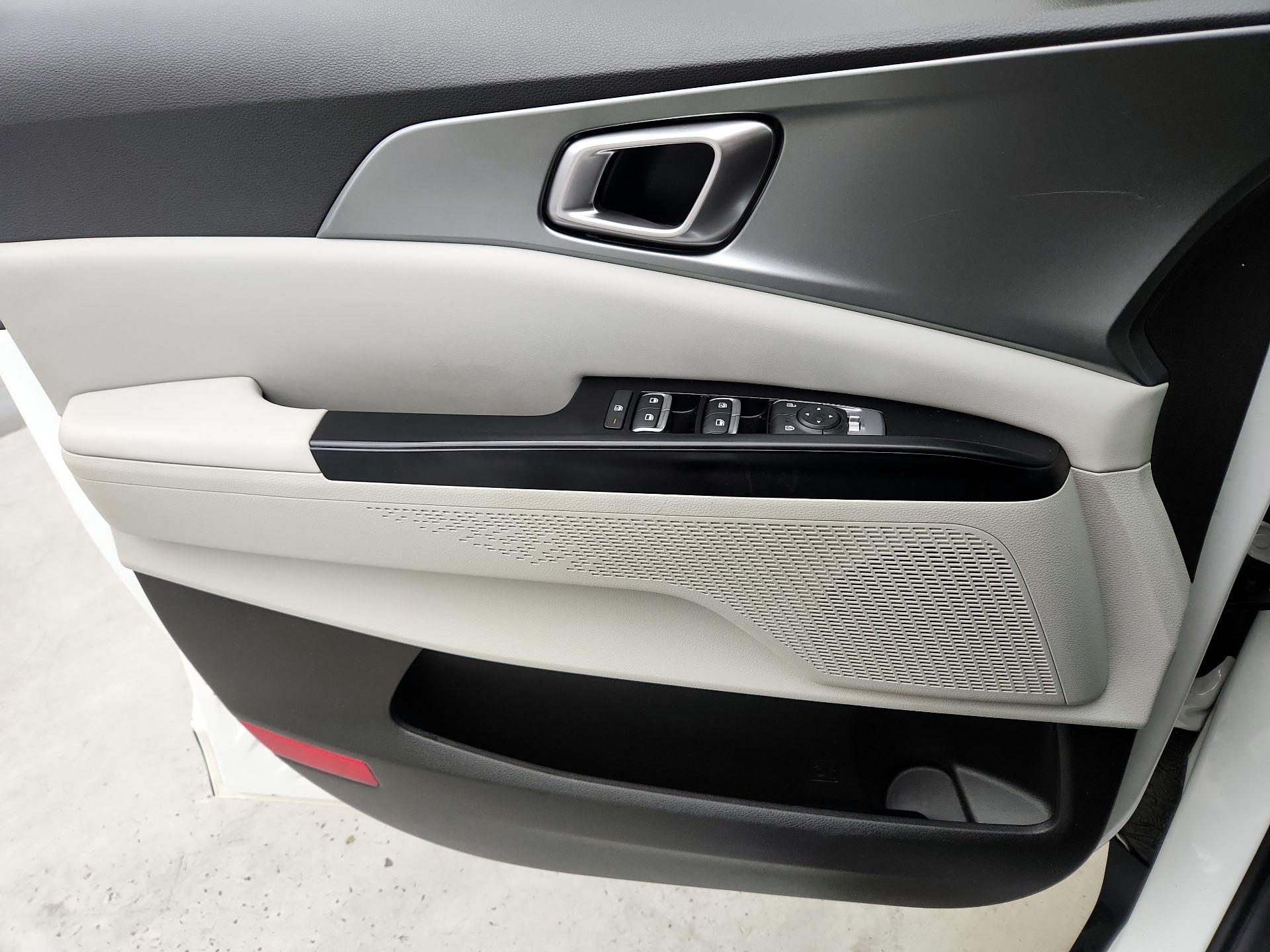 Thumbnail: 2022 Kia Carnival - 12