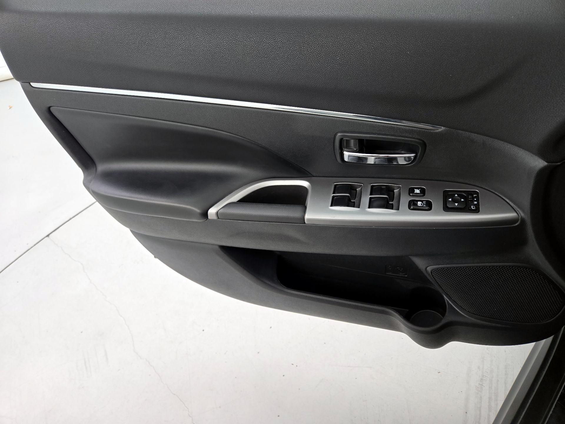 Thumbnail: 2019 Mitsubishi Outlander Sport - 12